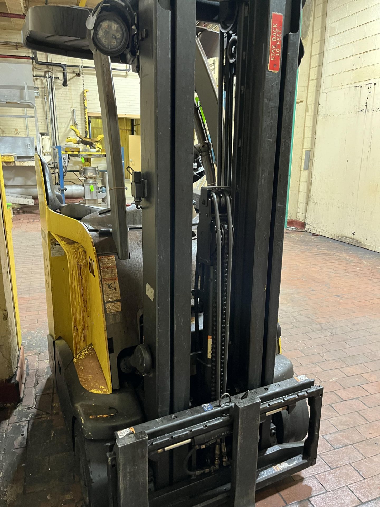 CROWN RC 5500 SERIES STAND UP FORKLIFT - Image 6 of 6