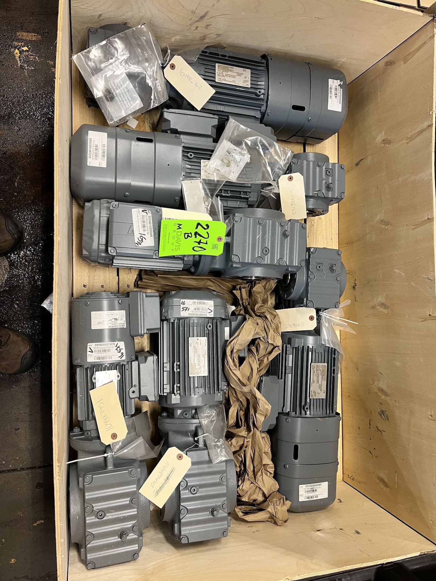(6) NEW SEW EURODRIVE MOTORS WITH GEARBOXES, 60 HZ, 1767/61 R/MIN