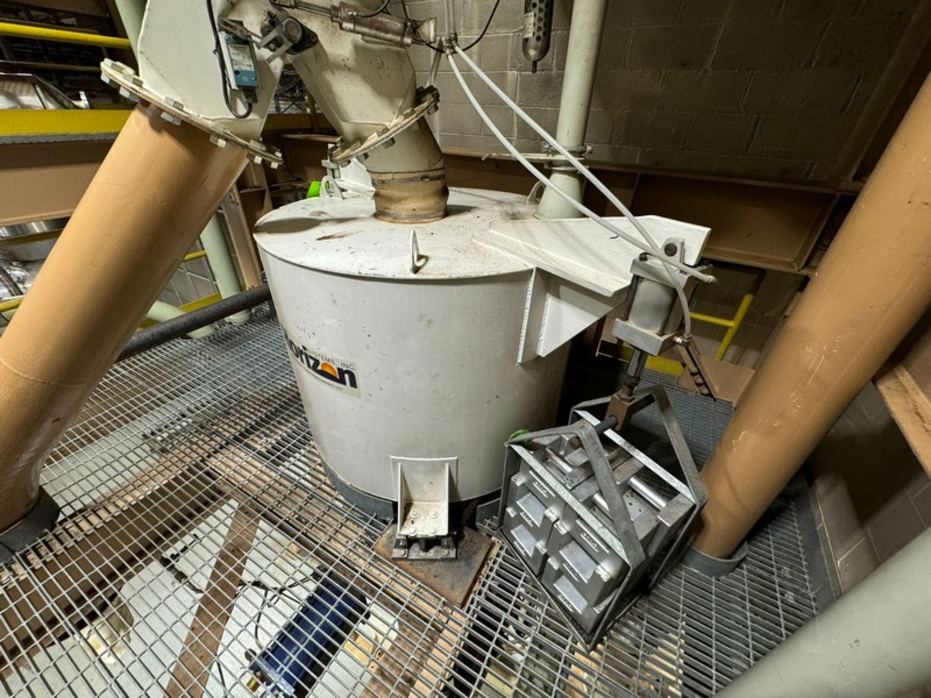 Horizon Systems Inc. Weigh Batch Hopper, with Bottom Mounter Discharge Valve, Mounted on Load - Image 5 of 8