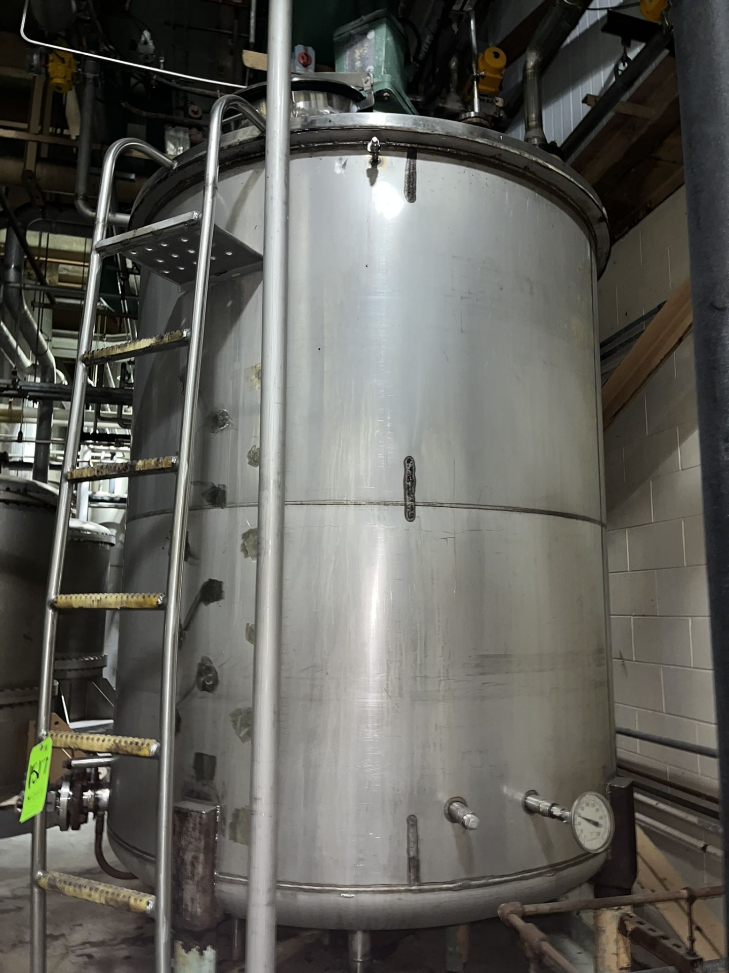 1200 GALLON STAINLESS STEEL 6% LIQUOR TANK (Located Freehold, NJ) (Simple Loading Fee $4,950)