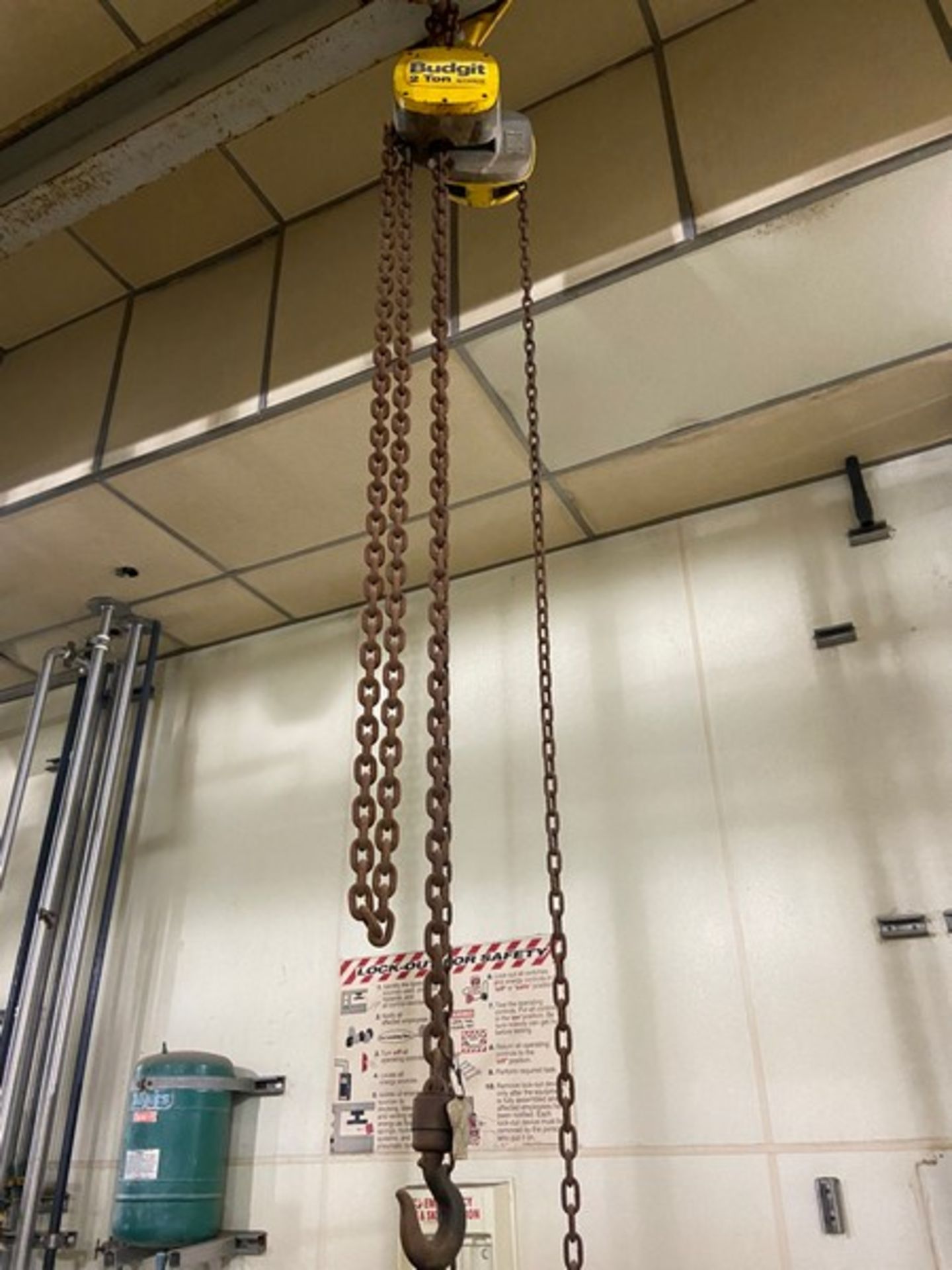 Budgit 2-Ton Hoist, with Cross Beam (LOCATED INMANTECA, CA)(RIGGING, LOADING, SITE MANAGEMENT - Image 2 of 4