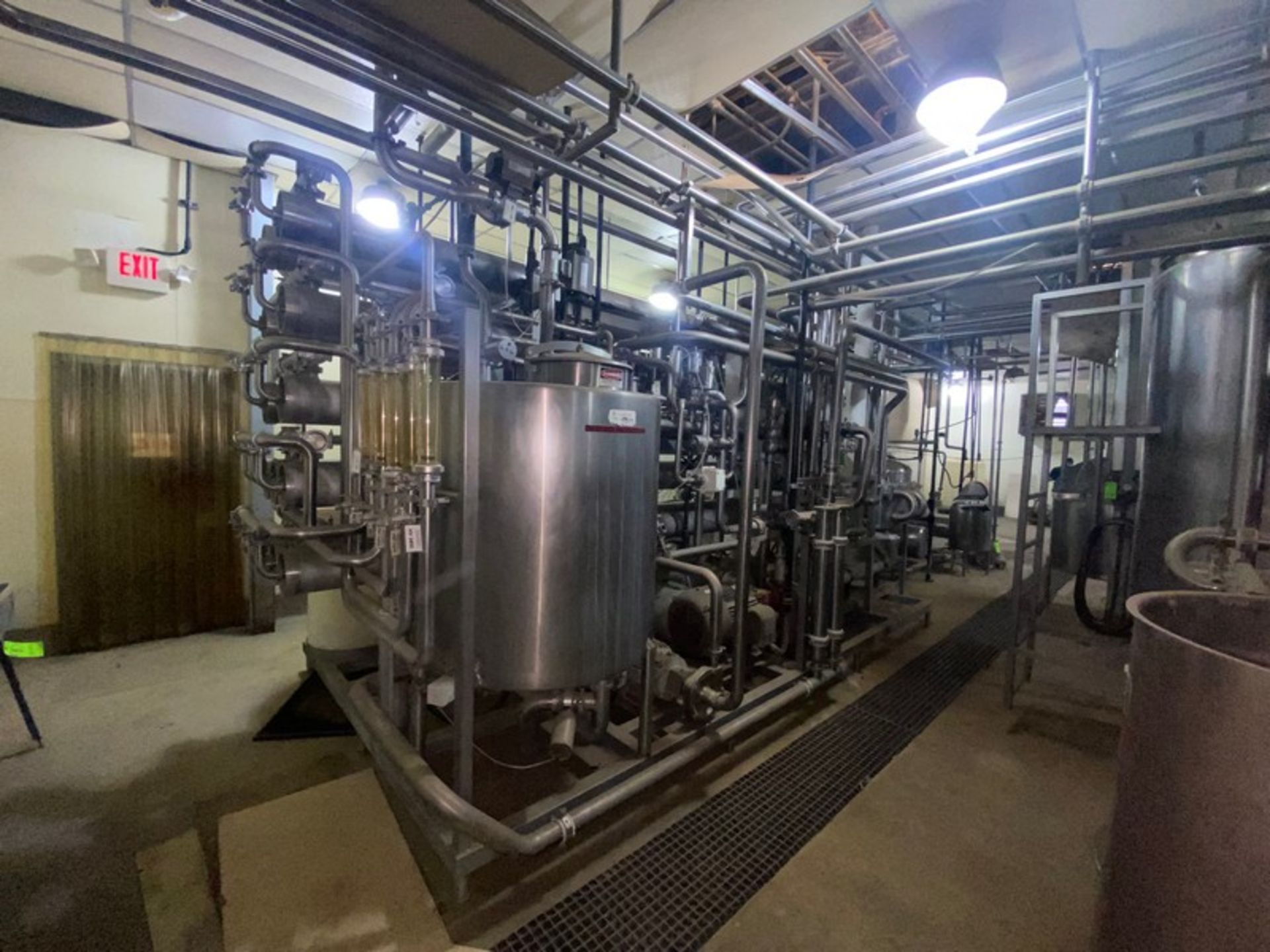 S/S RO System, with (12) 8” Dia. Tubes, (8)Pumps, with S/S Balance Tank, with Associated Valving - Bild 6 aus 10
