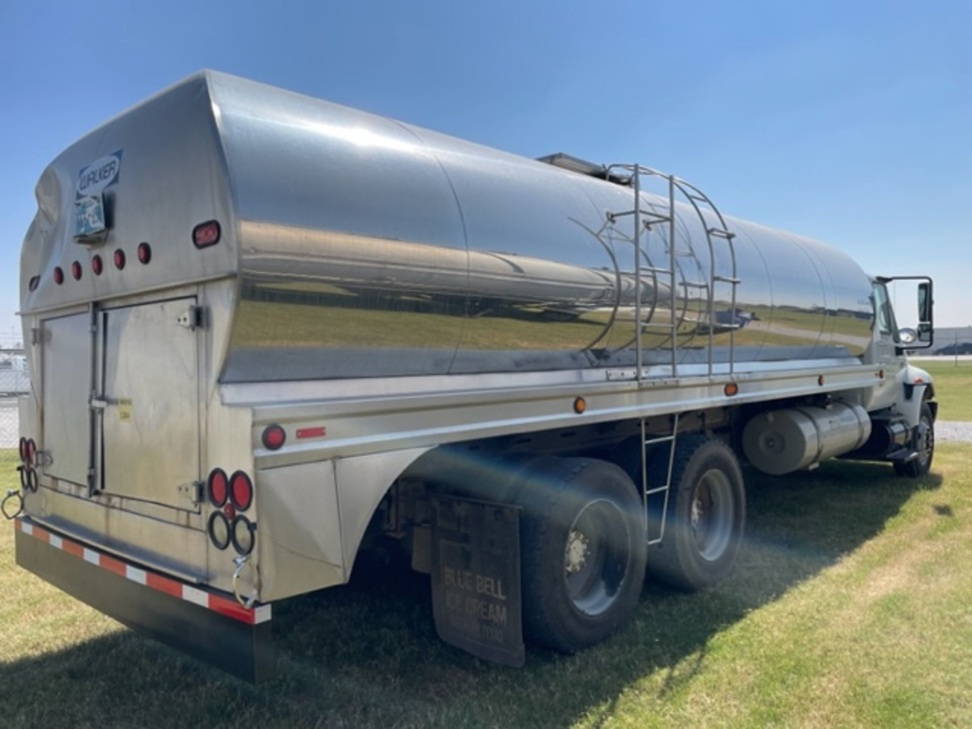 Walker 4,750 Gal. Capacity Stainless Tanker, S/N BPC-9818, S/S Construction, Complete with - Image 4 of 10