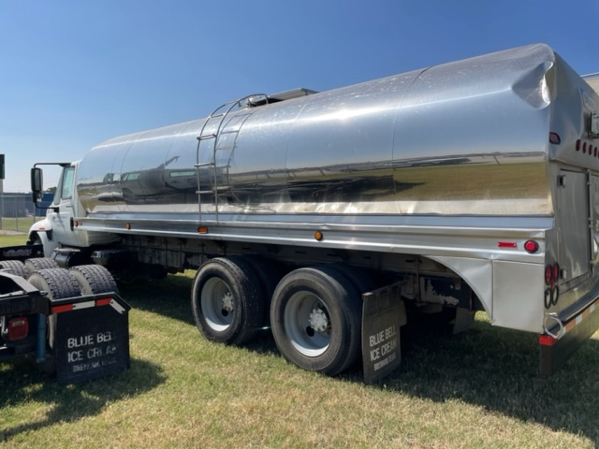 Walker 4,750 Gal. Capacity Stainless Tanker, S/N BPC-9818, S/S Construction, Complete with - Image 2 of 10