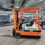 Toyota Electric Fork Lift Truck, Model MCLX23, 2600 lb Capacity. (Located Montreal) (Loading Fee $