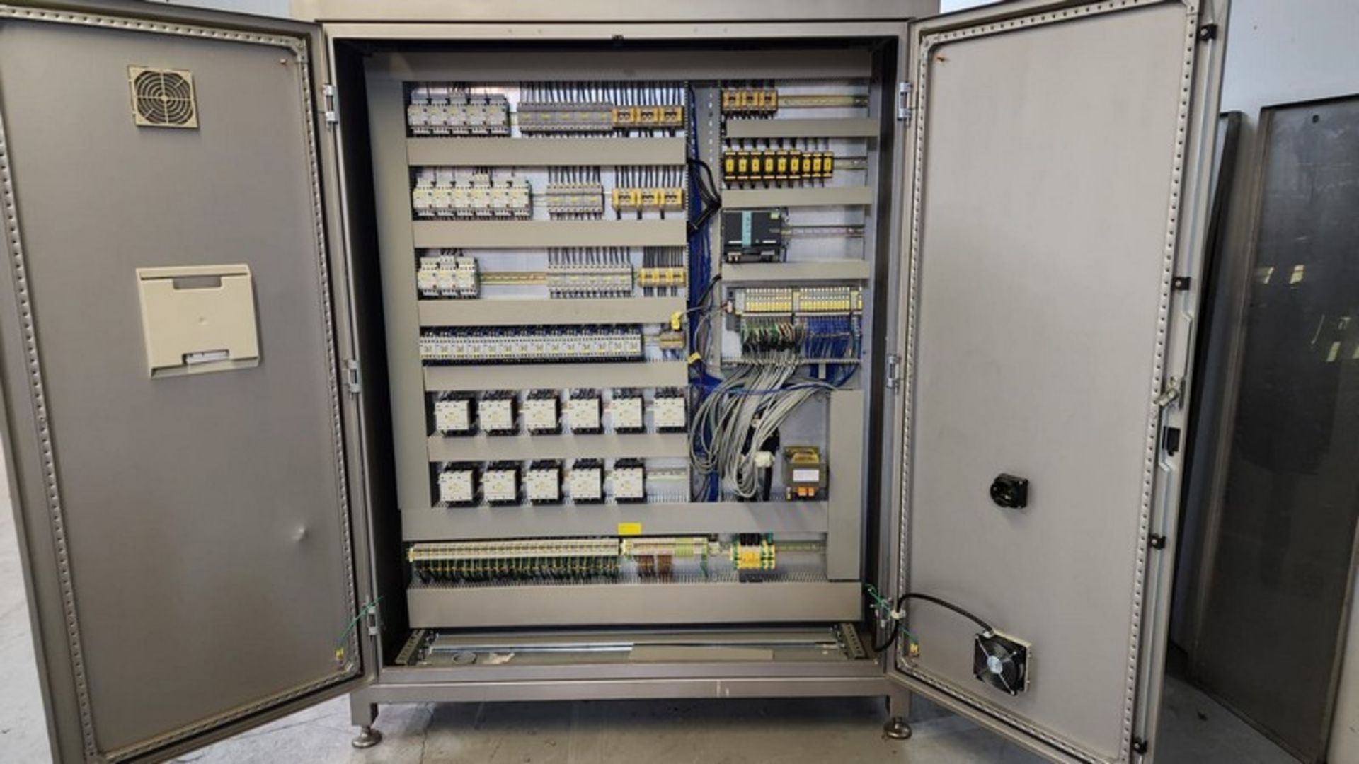 Sollich Type WKH Coolant Distribution Unit of 8 lines.480 volts 3 ph. 4 componants as been remove - Image 4 of 13