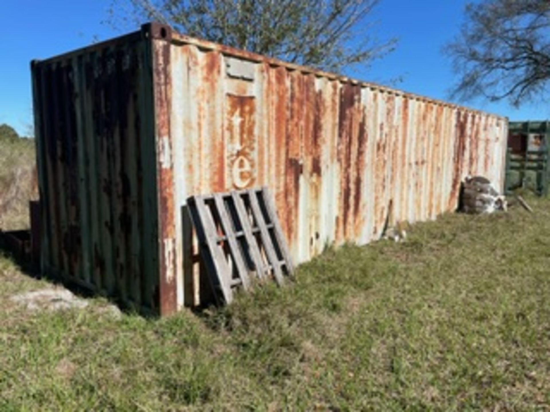 40 ft. Container (Located Lake Wales, FL) - Image 2 of 3