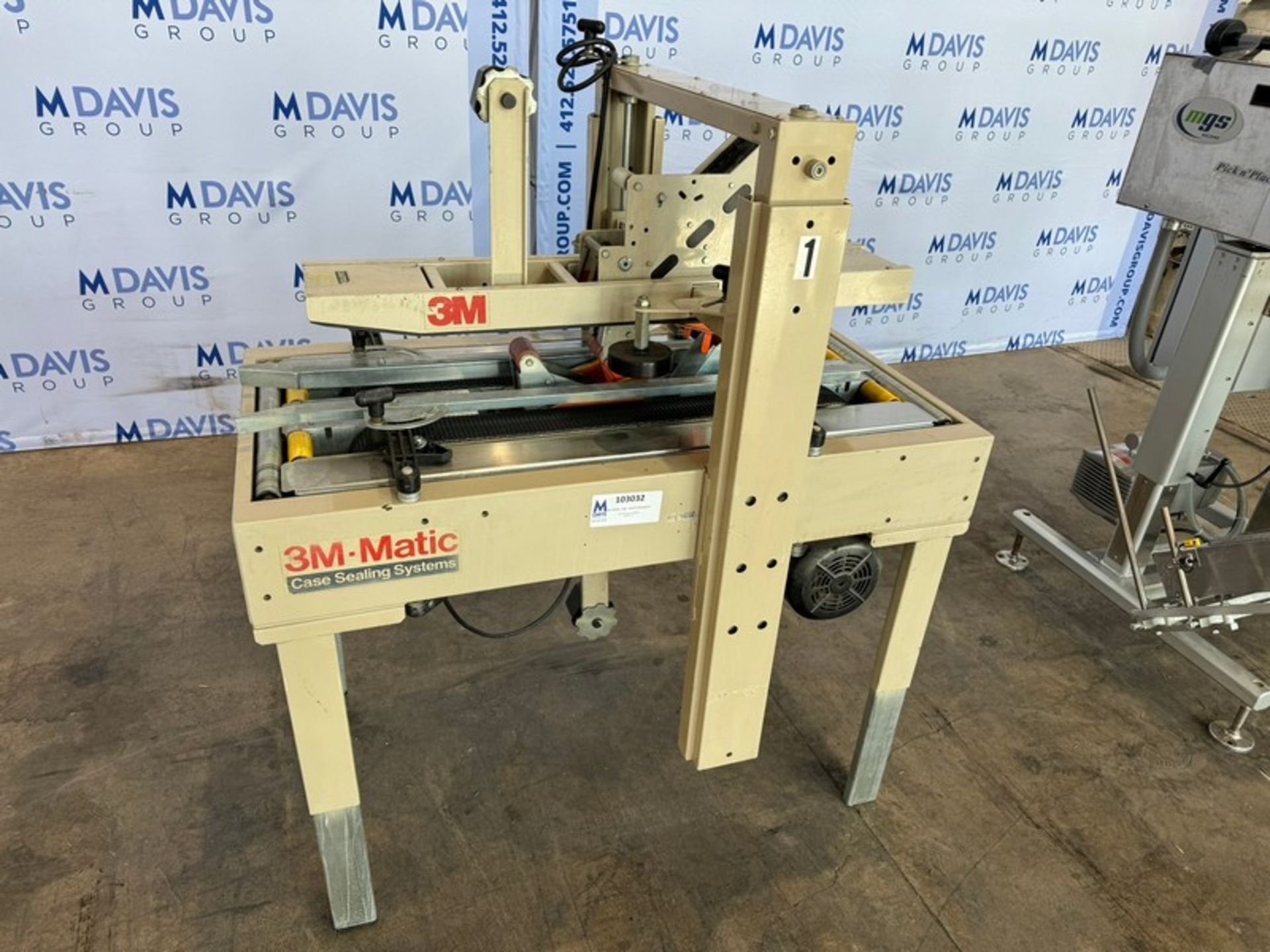 3M-Matic Top & Bottom Adjustable Case Sealer, M/N 28600, S/N 8519, 115 Volts, with Top & Bottom Tape