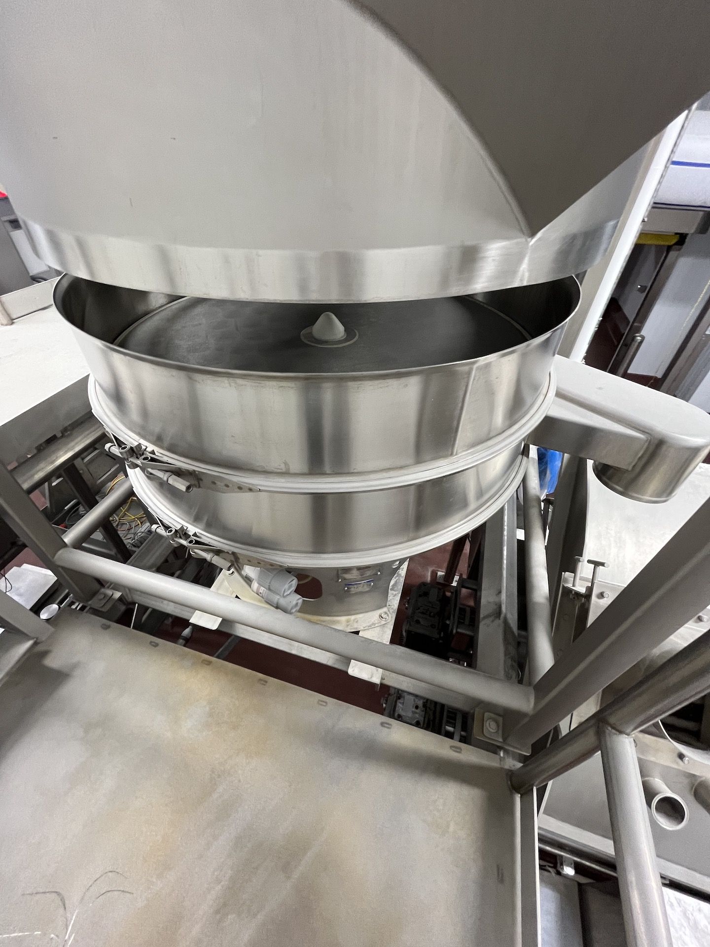 SWECO ROUND SEPARATOR WITH FLEXICON HOPPER - Image 6 of 17