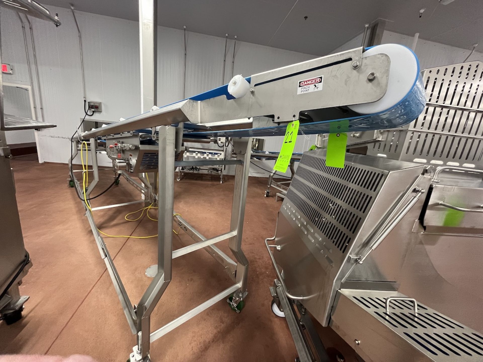 2020 SMALLEY PORTABLE INCLINE CONVEYOR WITH TROUGHING IDLERS, S/N 28219-02, APPROX. 300 IN. L X 12