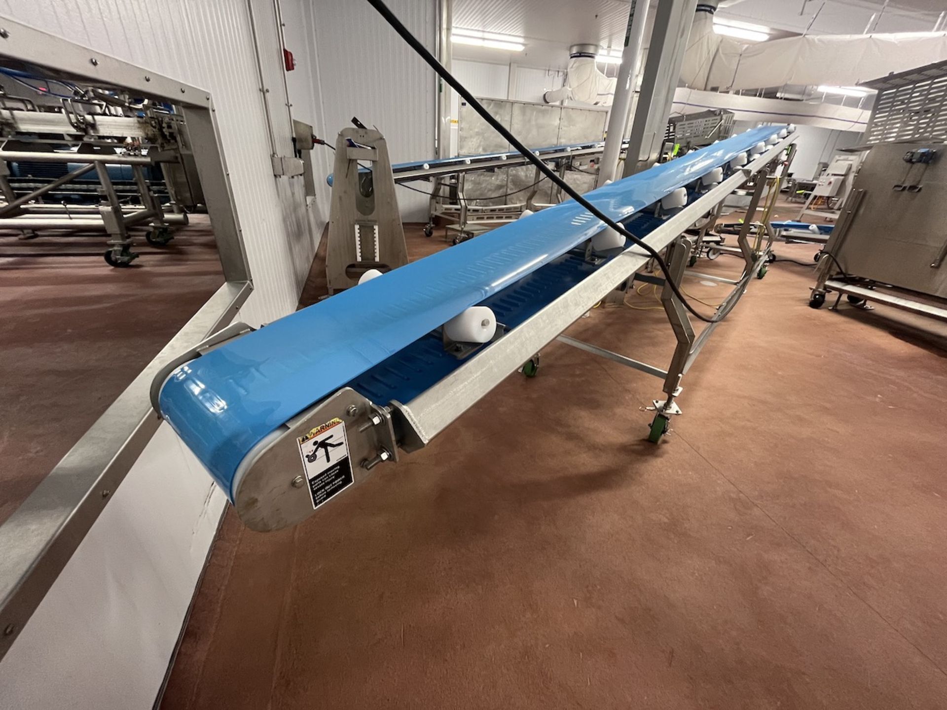 2020 SMALLEY PORTABLE INCLINE CONVEYOR WITH TROUGHING IDLERS, S/N 28219-02, APPROX. 300 IN. L X 12 - Bild 3 aus 5