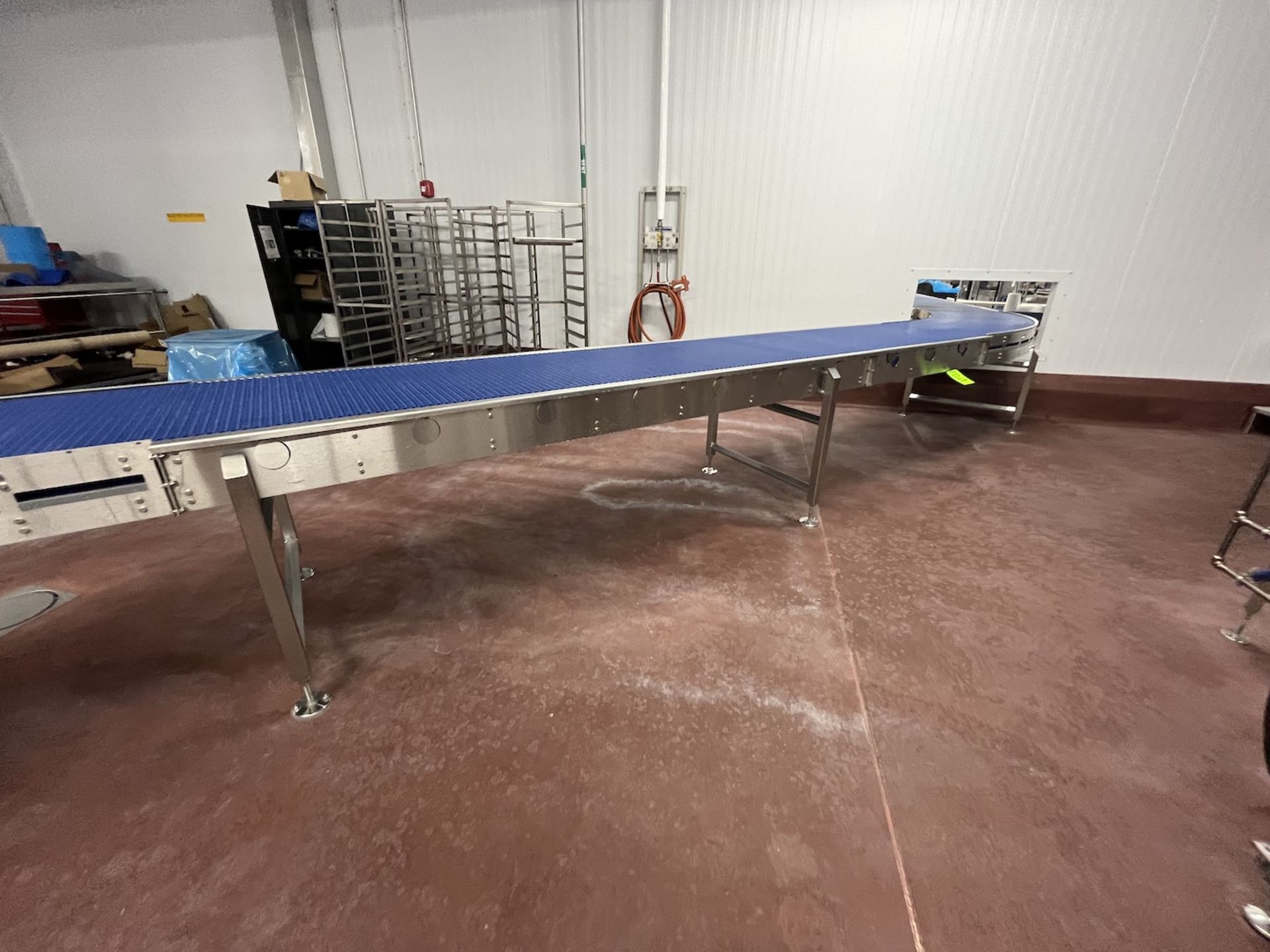 BOSTON CONVEYOR AND AUTOMATION CORP CASE CONVEYOR, APPROX. 270 IN. L X 28 IN. W - Image 2 of 7