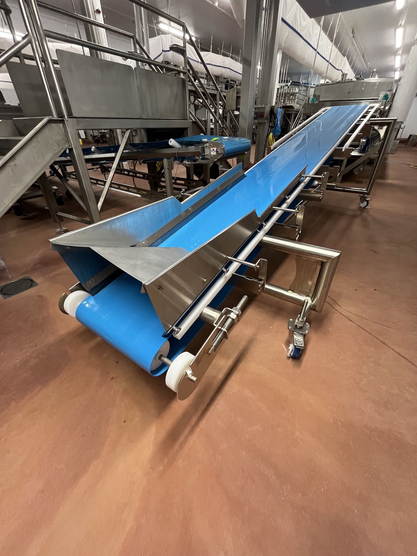 PORTABLE INCLINE CONVEYOR, APPROX. 24 IN. W BELT - Image 2 of 10