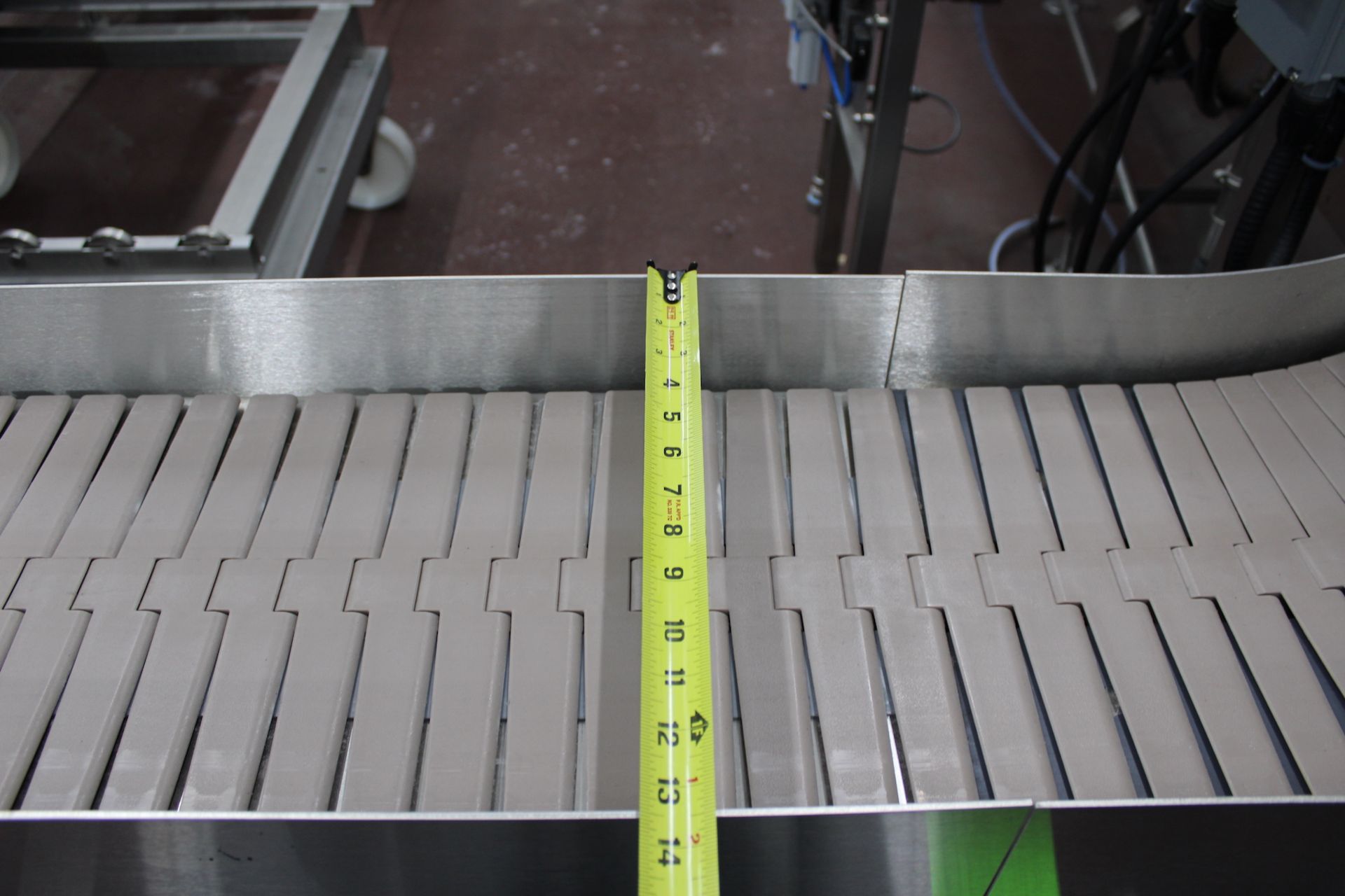BOSTON CONVEYOR AND AUTOMATION 90 DEGREE CARTON CONVEYOR, APPROX. 300 IN. L X 13 IN. W - Image 5 of 7