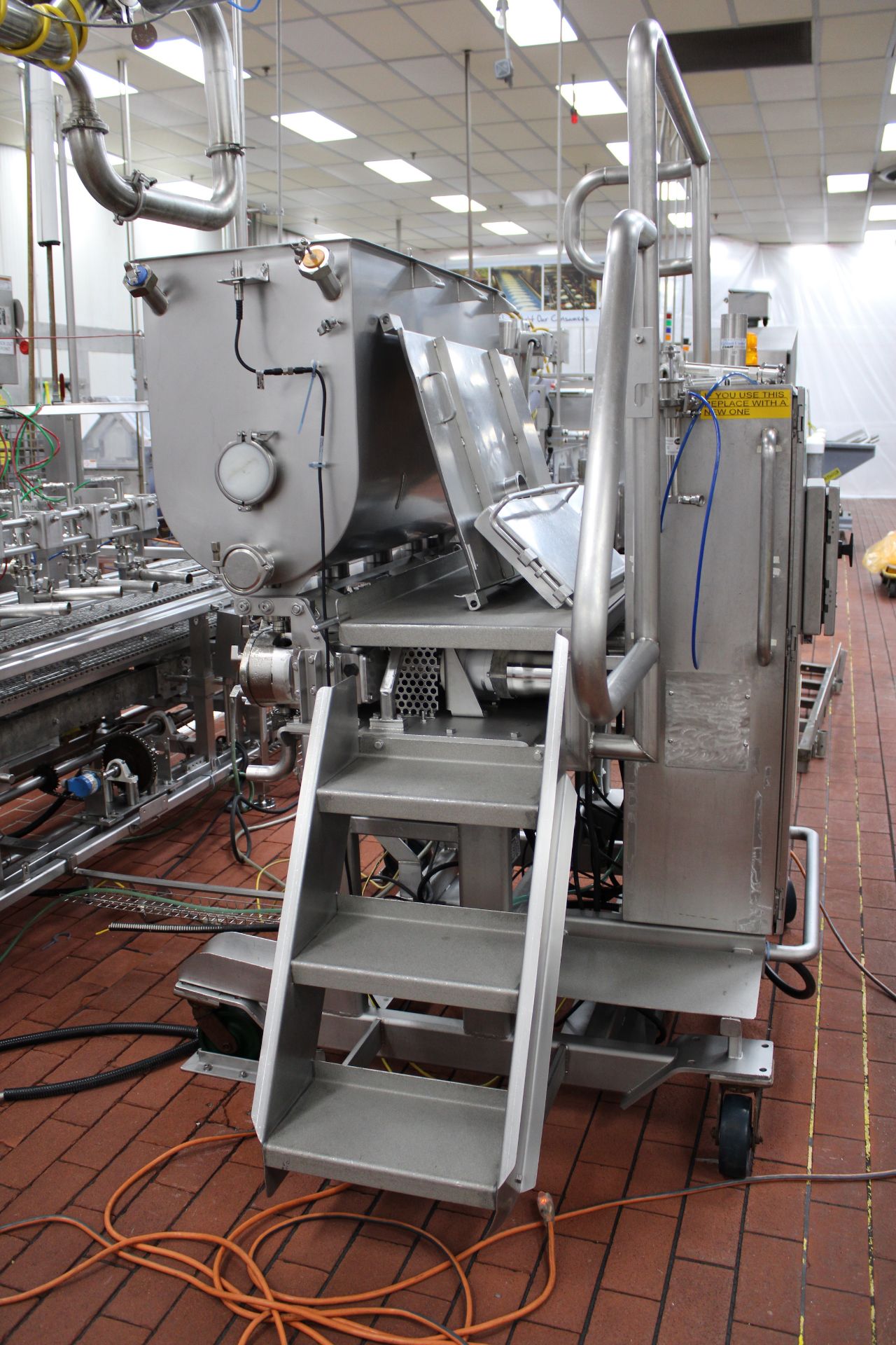 HINDSBOCK 4-WIDE SAUCE APPLICATOR / FILLER, EQUIPPED WITH SERVO DRIVEN AMPCO AND WAUKESHA CHERRY - Image 6 of 11