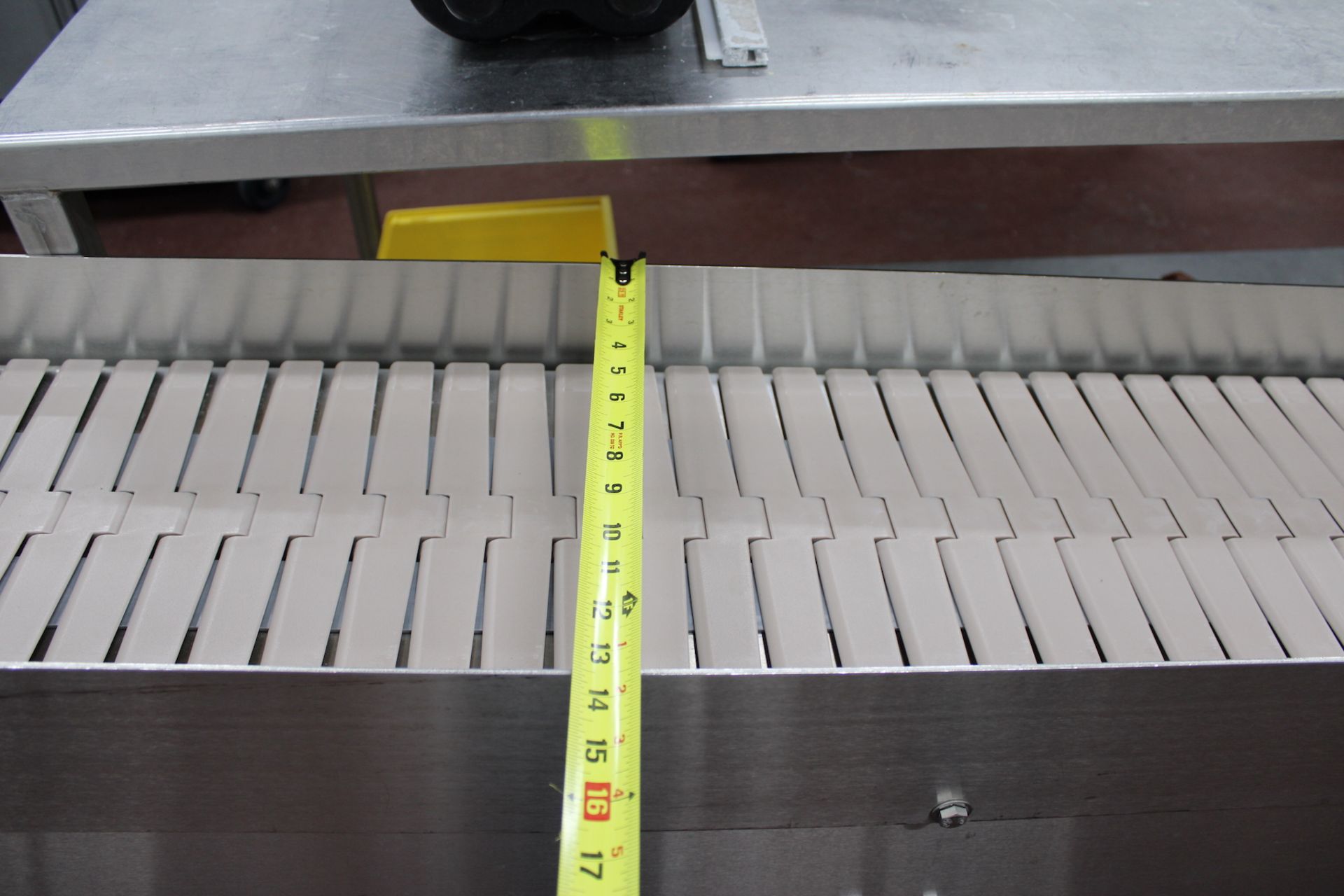 BOSTON CONVEYORS AND AUTOMATION CASE CONVEYOR, APPROX. 470 IN. L X 14 IN W BELT, INCLUDES SWITCH - Bild 5 aus 6