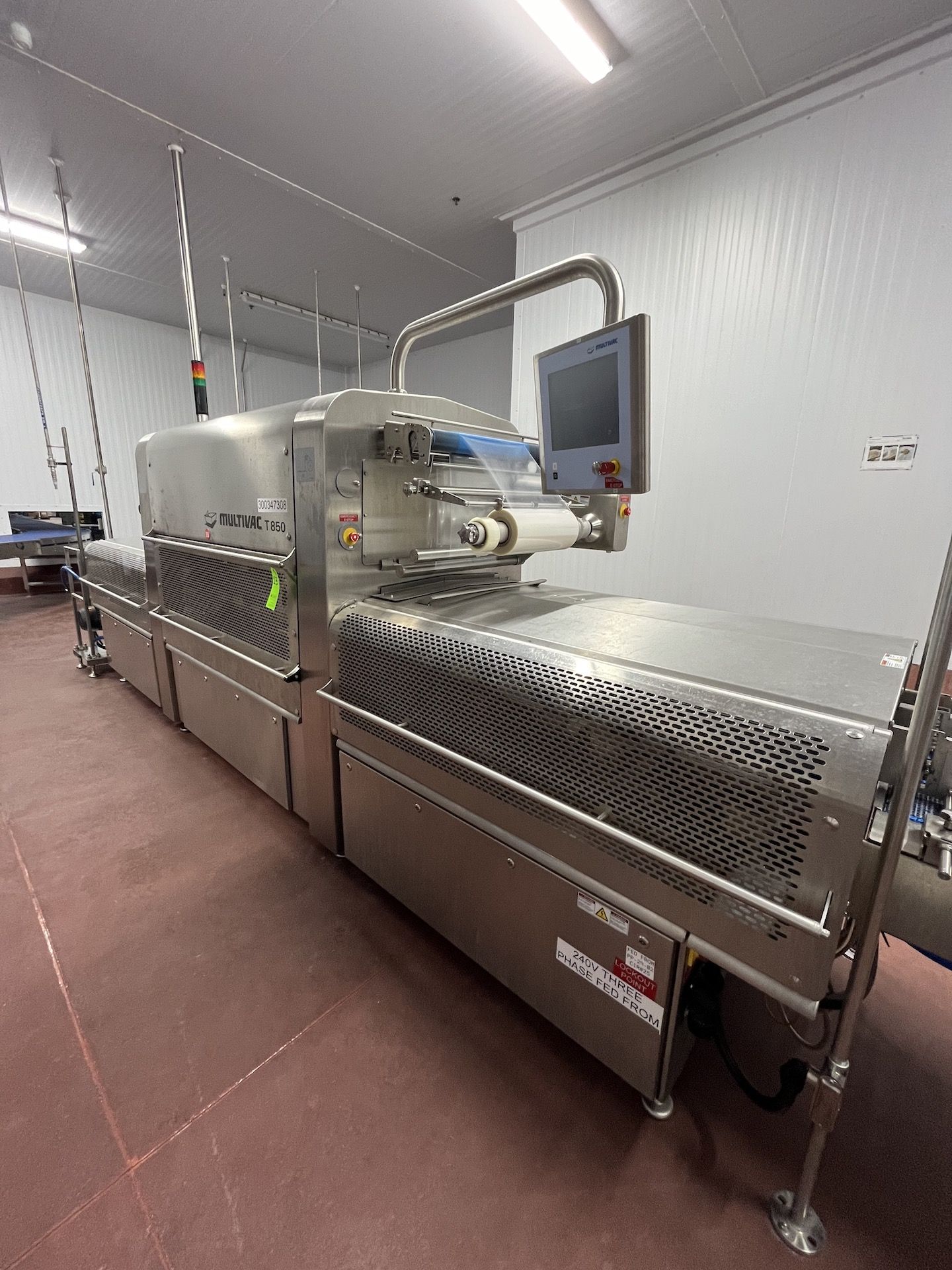 2016 MULTIVAC T-850 TRAY SEALER, S/N 239882, WITH BUSCH VACUUM PUMP, MODEL PANDA WV 1000 C 006,  AND - Image 2 of 36