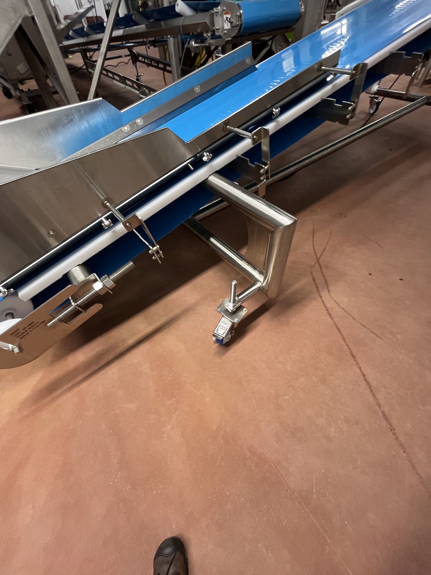 PORTABLE INCLINE CONVEYOR, APPROX. 24 IN. W BELT - Image 4 of 10