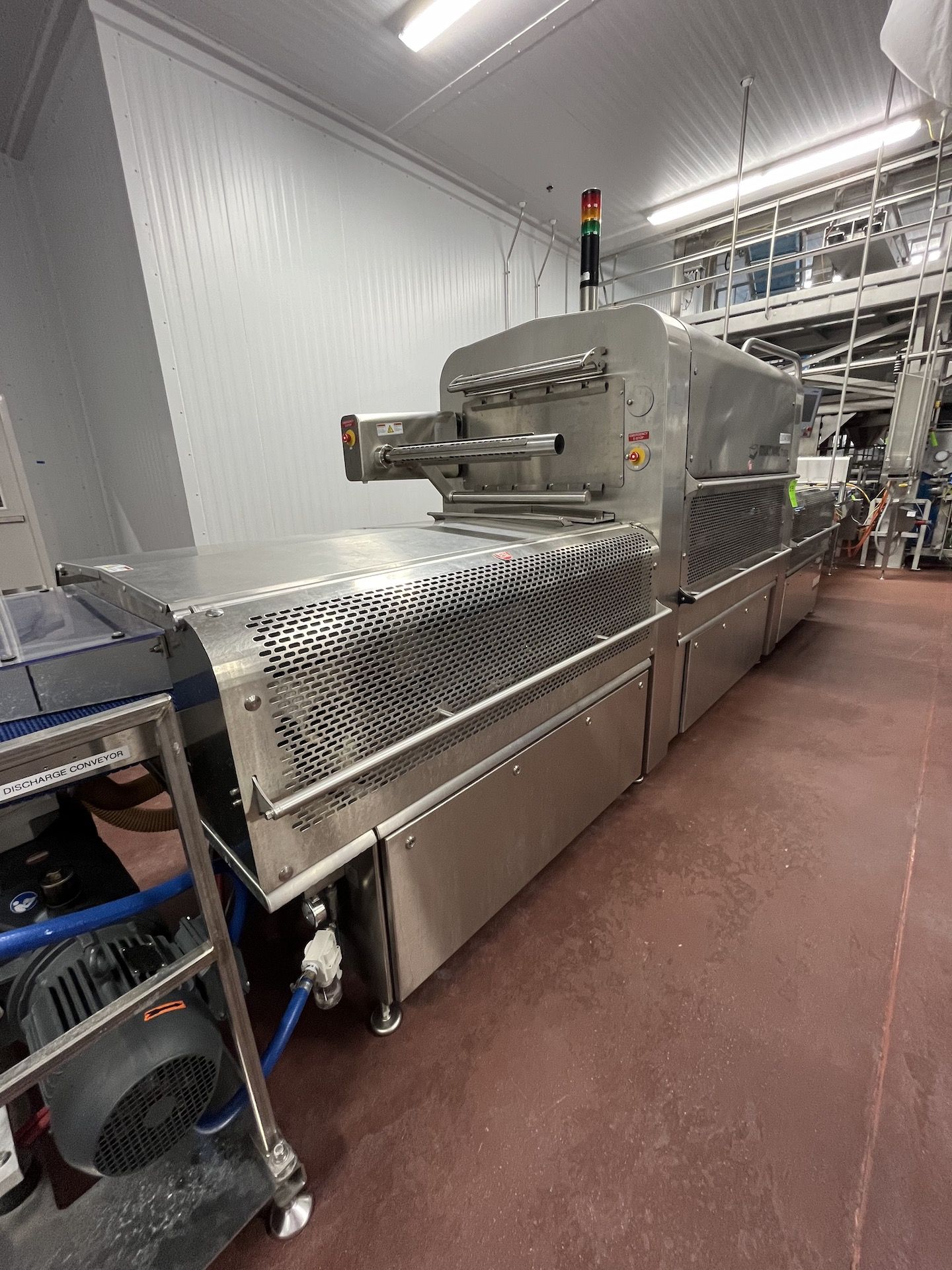 2016 MULTIVAC T-850 TRAY SEALER, S/N 239882, WITH BUSCH VACUUM PUMP, MODEL PANDA WV 1000 C 006,  AND - Image 4 of 36