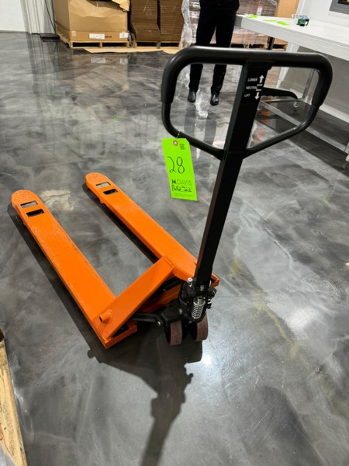 Hydraulic Pallet Jack (LOCATED IN MOUNT HOME, AR)