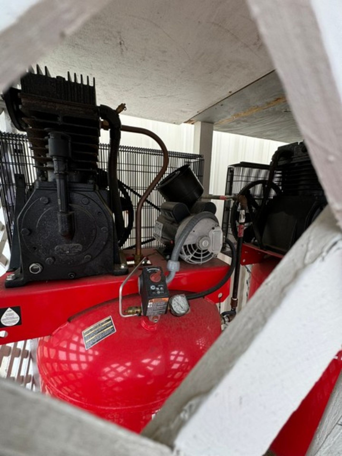 Craftsman Air Compressor, with 80 Gal. Vertical Air Receiving Tank, with Air Dryer (LOCATED MOUNT HO - Bild 3 aus 6