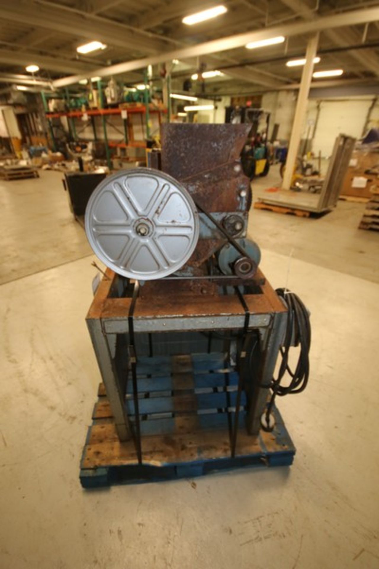 #10 Can Crusher with 11" L x 7" W Opening with Cover (INV#73270)(Located at the MDG Auction - Image 3 of 5