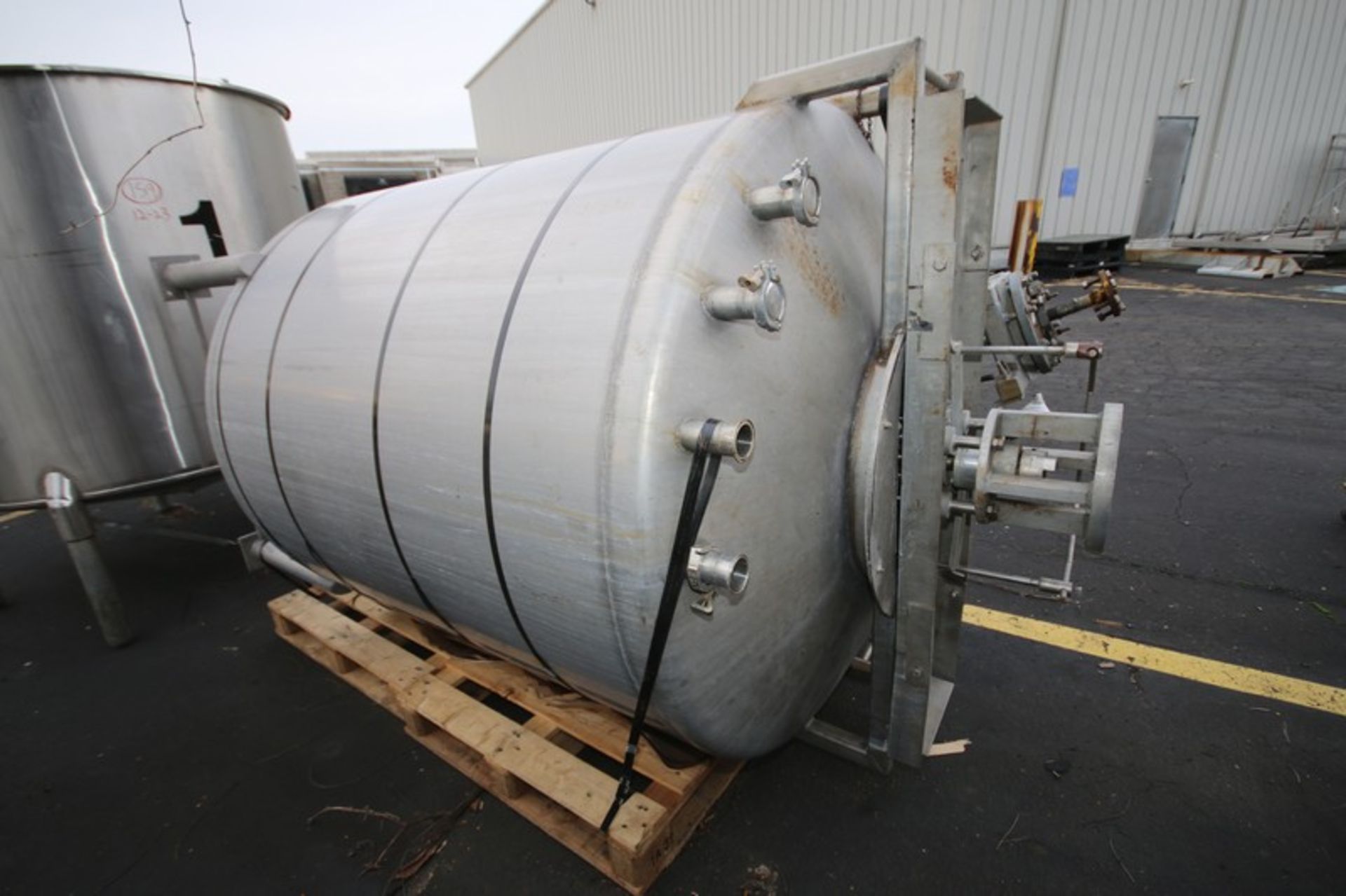 Aprox. 800 Gallon Dome Top, Dome Bottom Vertical S/S Tank, Single Wall, with(2) Vertical Agitator - Image 7 of 8