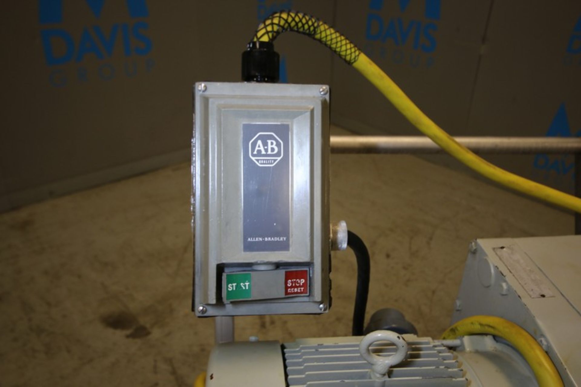 Gaulin Homogenizer, Model 15 MR 8TA, SN 108710493, 8000 psi, with 3 hp / 1760 Motor, 230/460V, - Bild 9 aus 10