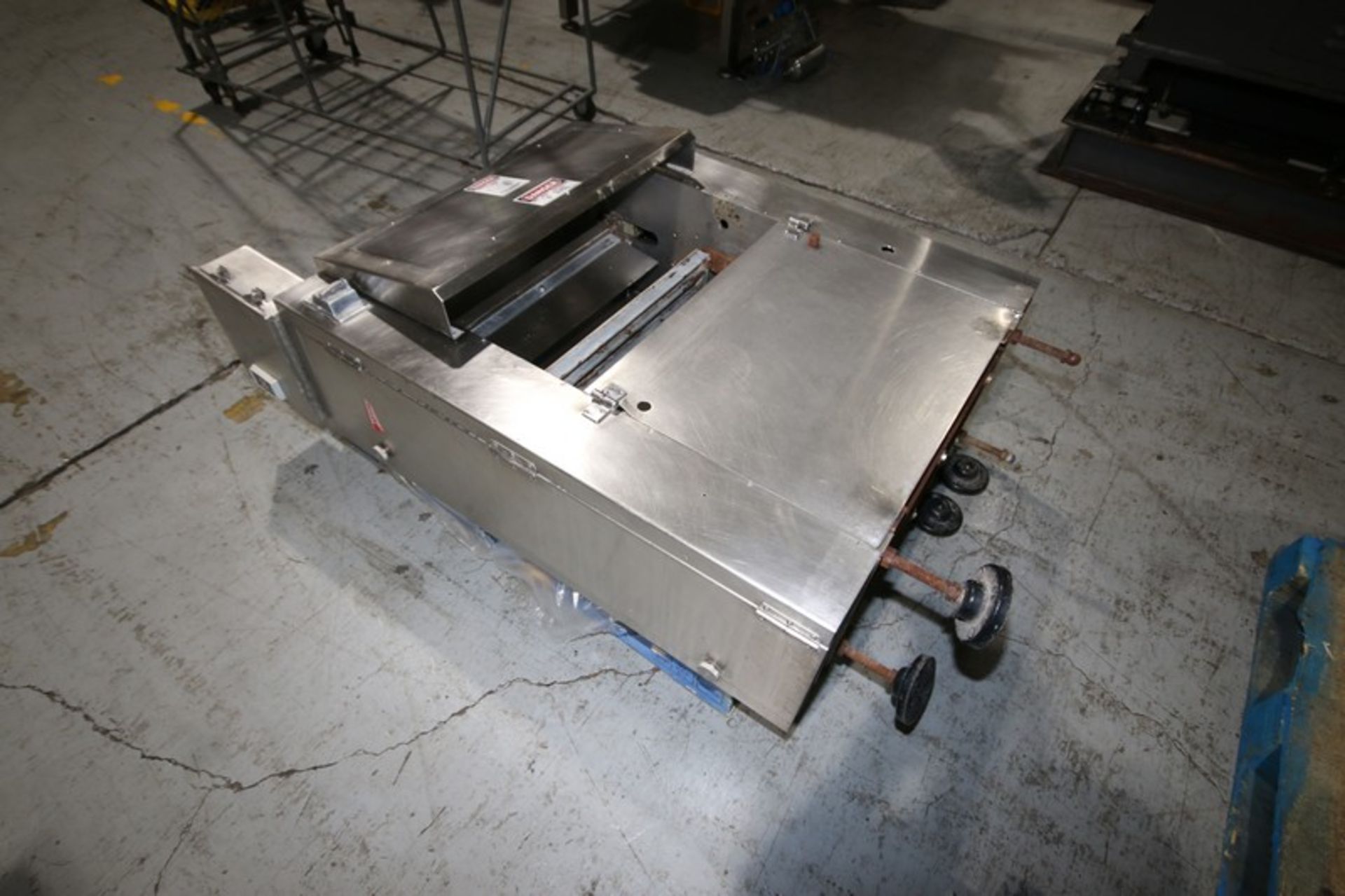 Moline 23-1/2" W S/S Guillotine, with Aprox. 24-1/2" L x 8-1/2" W Cutting Table, Mounted on S/S