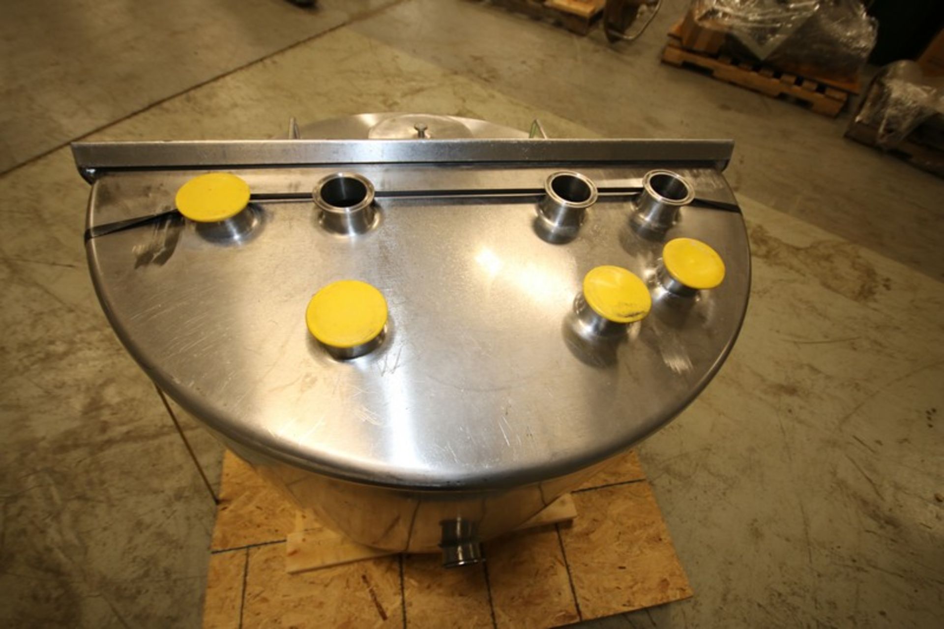 Aprox. 50 Gal. S/S Balance Tank, with Hinged Lid, (7) 2" CT Top Connections, (2) 2" & 2.5" - Bild 4 aus 7