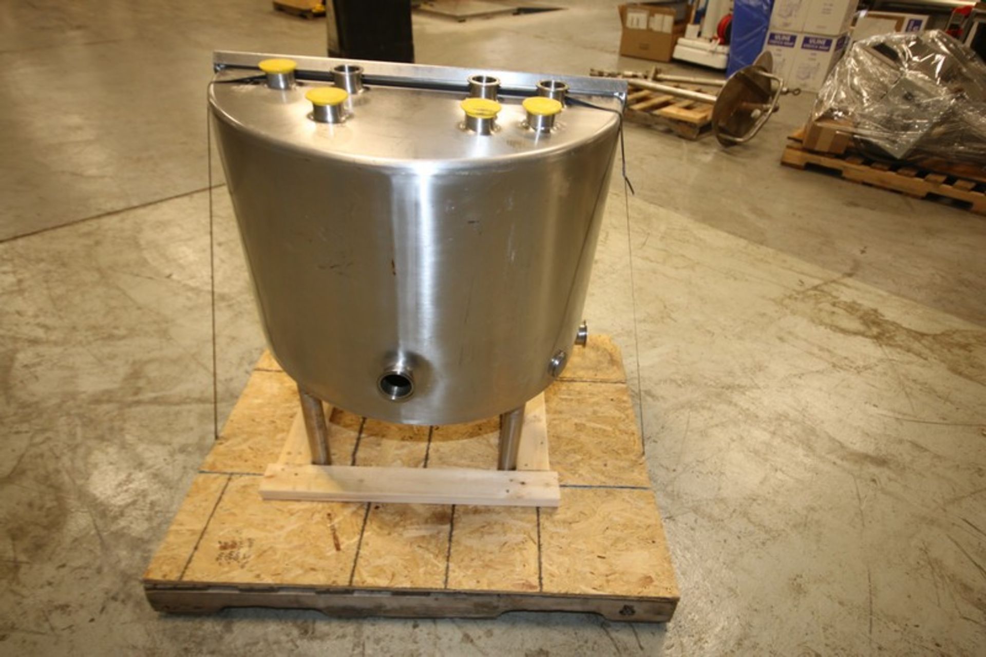 Aprox. 50 Gal. S/S Balance Tank, with Hinged Lid, (7) 2" CT Top Connections, (2) 2" & 2.5" - Bild 6 aus 7