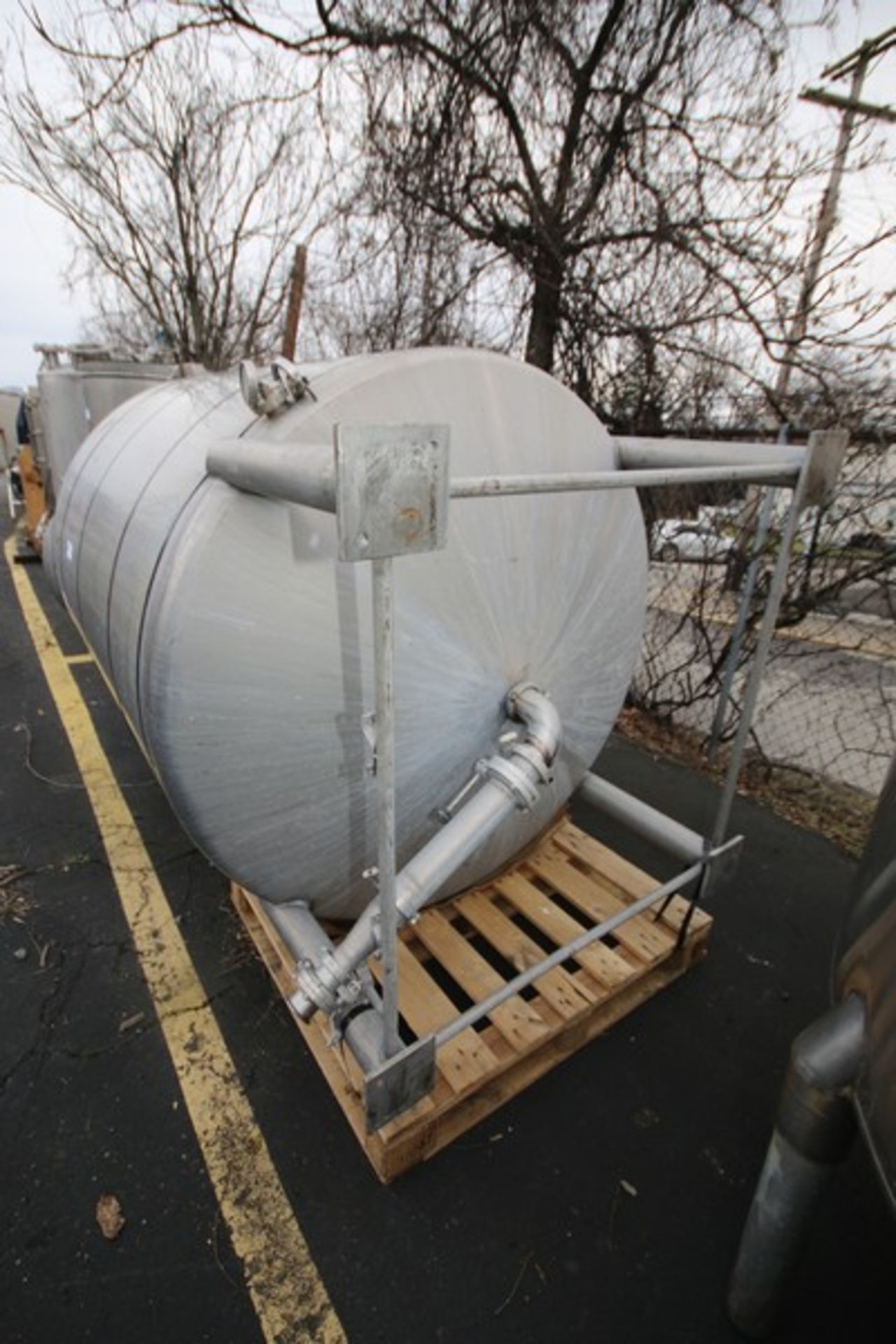 Aprox. 800 Gallon Dome Top, Dome Bottom Vertical S/S Tank, Single Wall, with(2) Vertical Agitator - Image 5 of 8