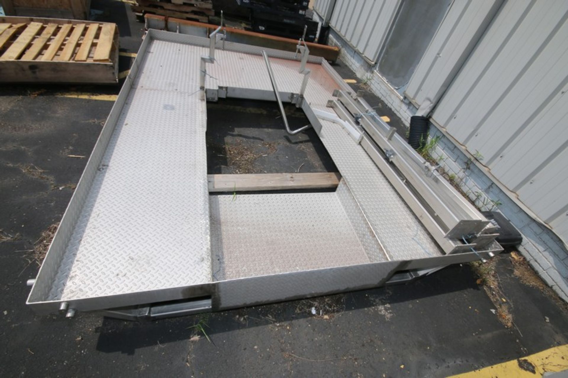 127" L x 88" W S/S VFFS / Scale Platform with Diamond Plate Deck with Some Supports (INV#96684) ( - Bild 2 aus 4