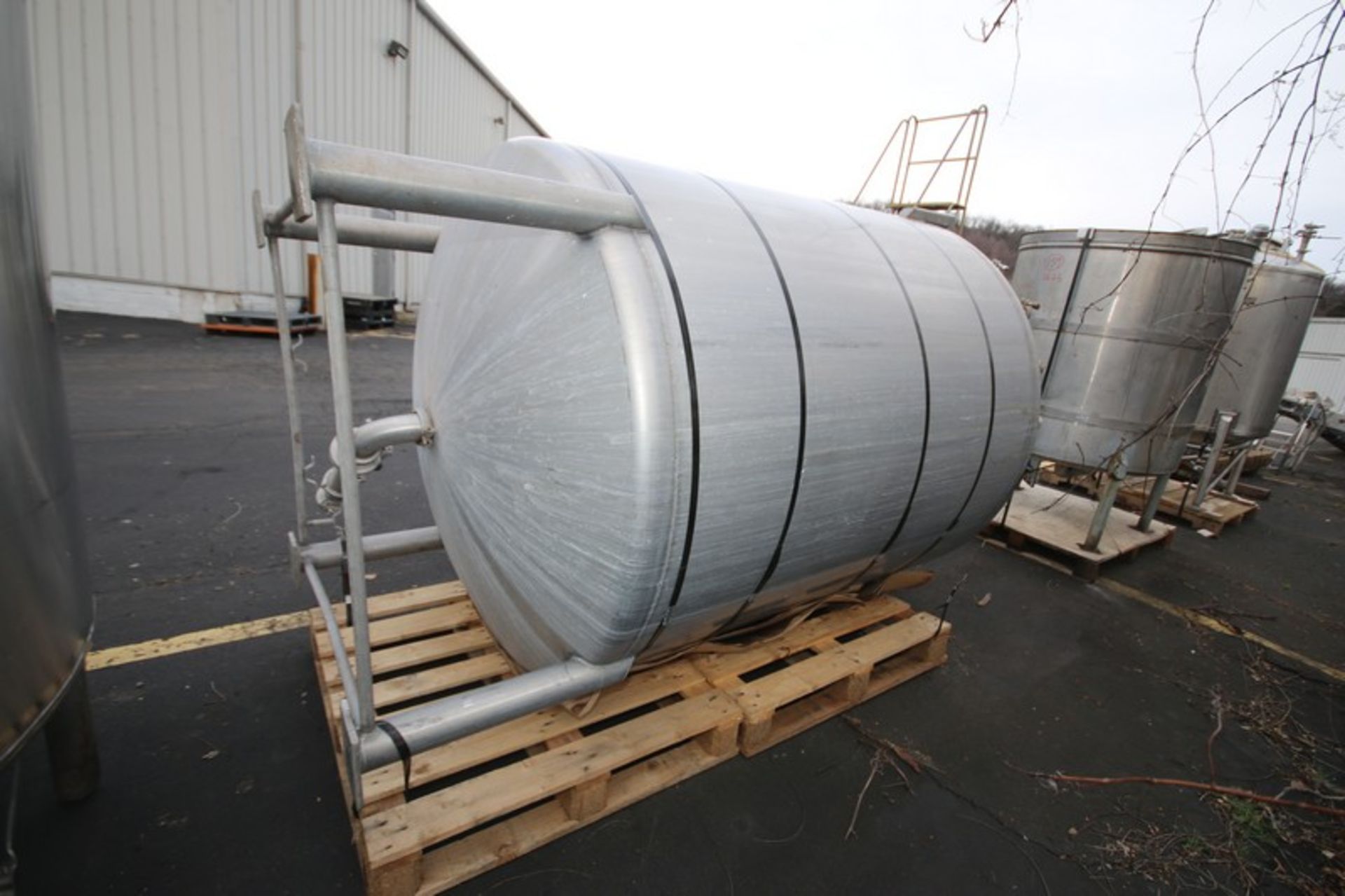 Aprox. 800 Gallon Dome Top, Dome Bottom Vertical S/S Tank, Single Wall, with(2) Vertical Agitator - Image 6 of 8