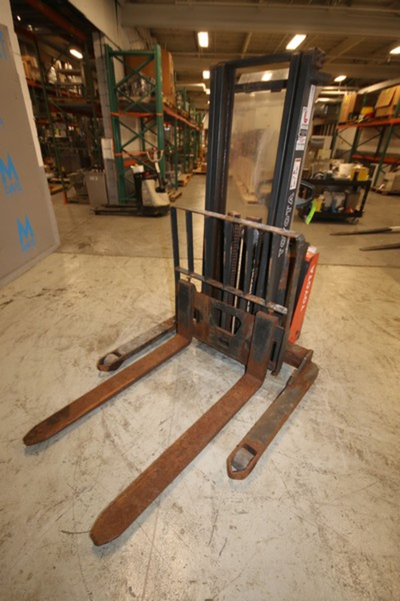 Toyota 2.500 lb. 24V Electric Pallet Stacker, Model 7BWS13, SN7BWS13, SN 7BWS13-41193, with Self - Image 2 of 5
