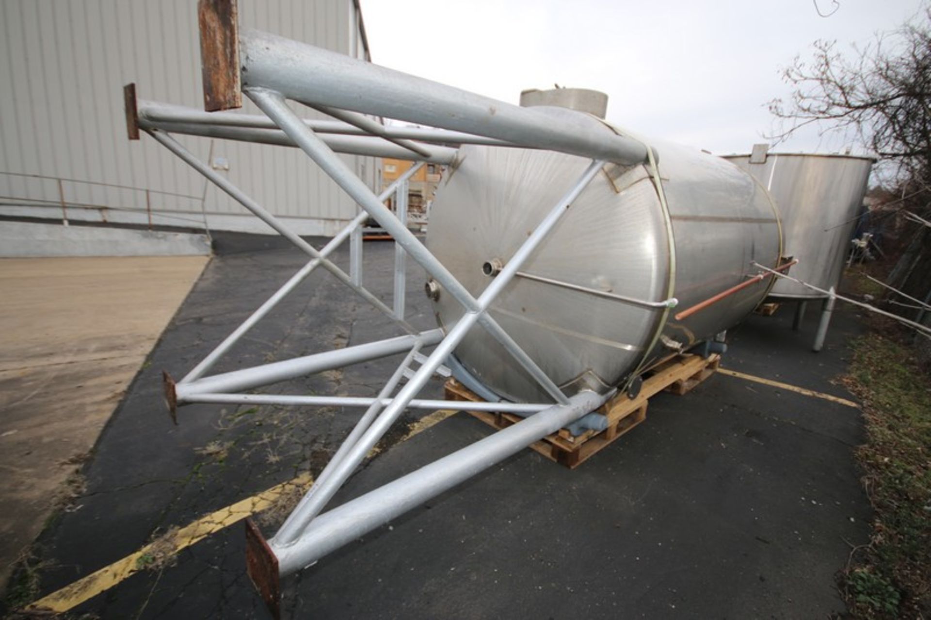 Custom Metalcraft Aprox. 1,700 Gallon Dome Top Dome Bottom S/S Tank, S/N 3639-1, Single Wall, with - Bild 9 aus 12