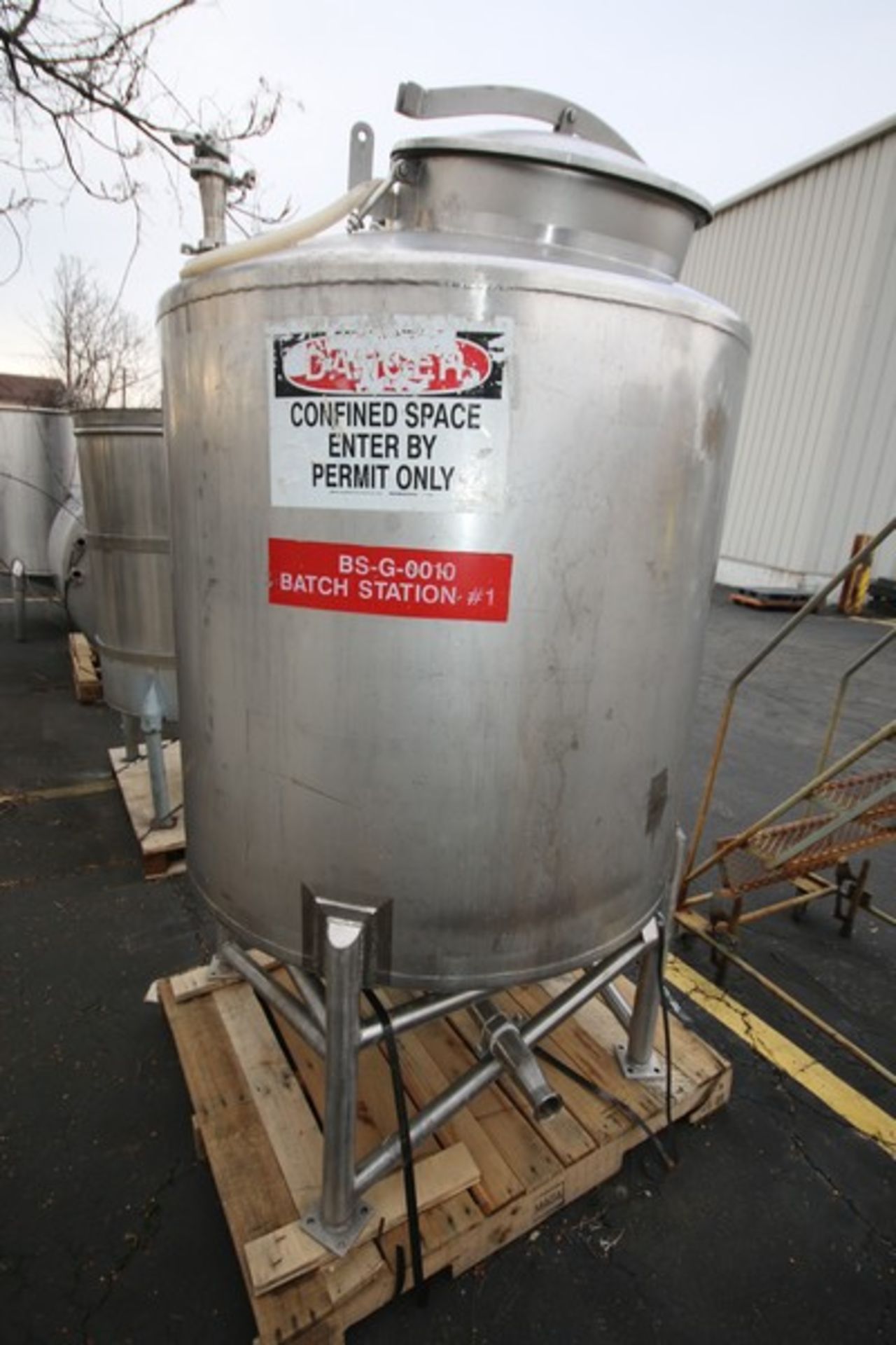 Aprox. 300 Gallon Dome Top, Dome Bottom Vertical S/S Tank with Top Hinged Man Door, Sprayball, - Image 6 of 7