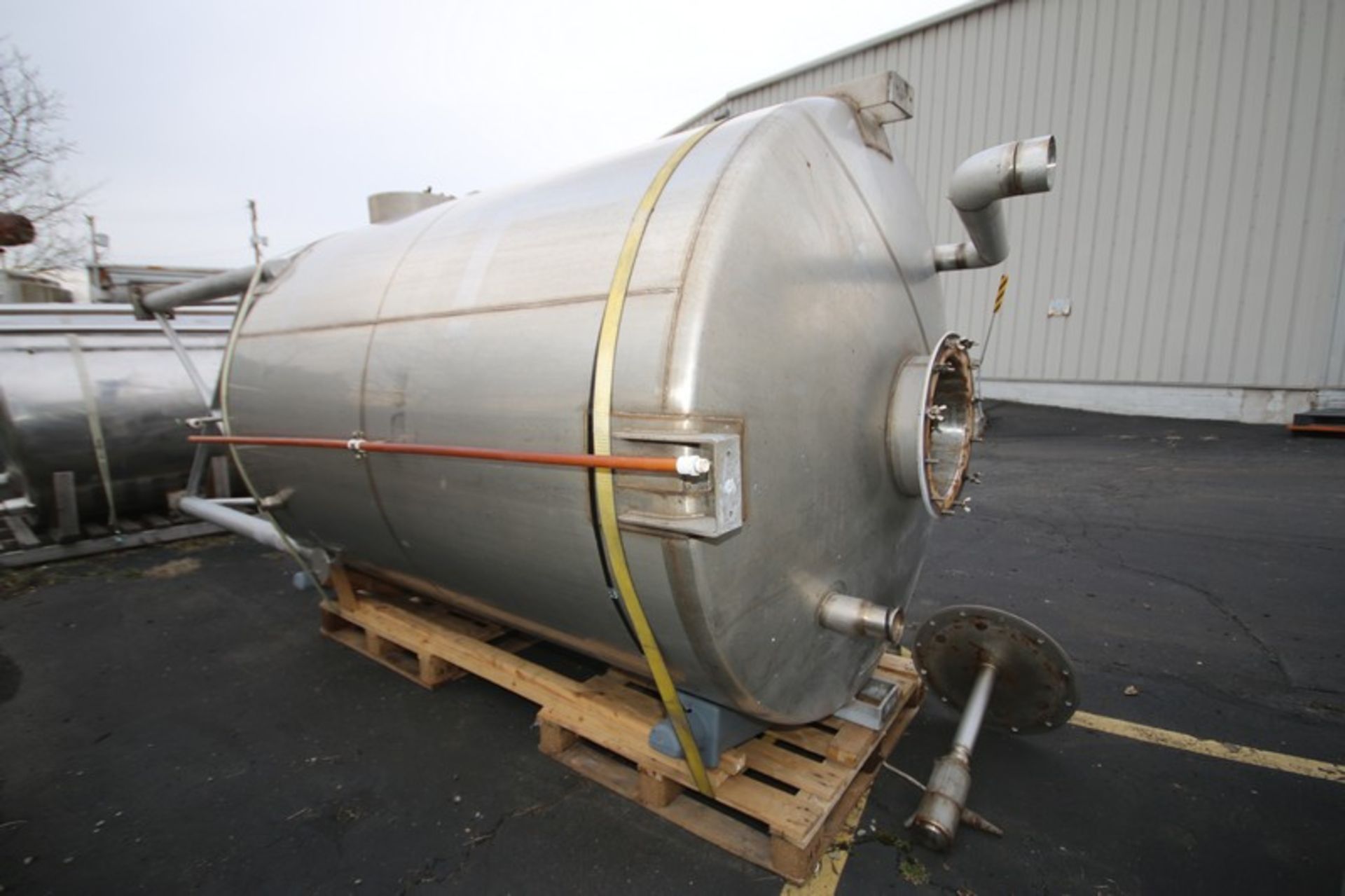 Custom Metalcraft Aprox. 1,700 Gallon Dome Top Dome Bottom S/S Tank, S/N 3639-1, Single Wall, with - Bild 6 aus 12
