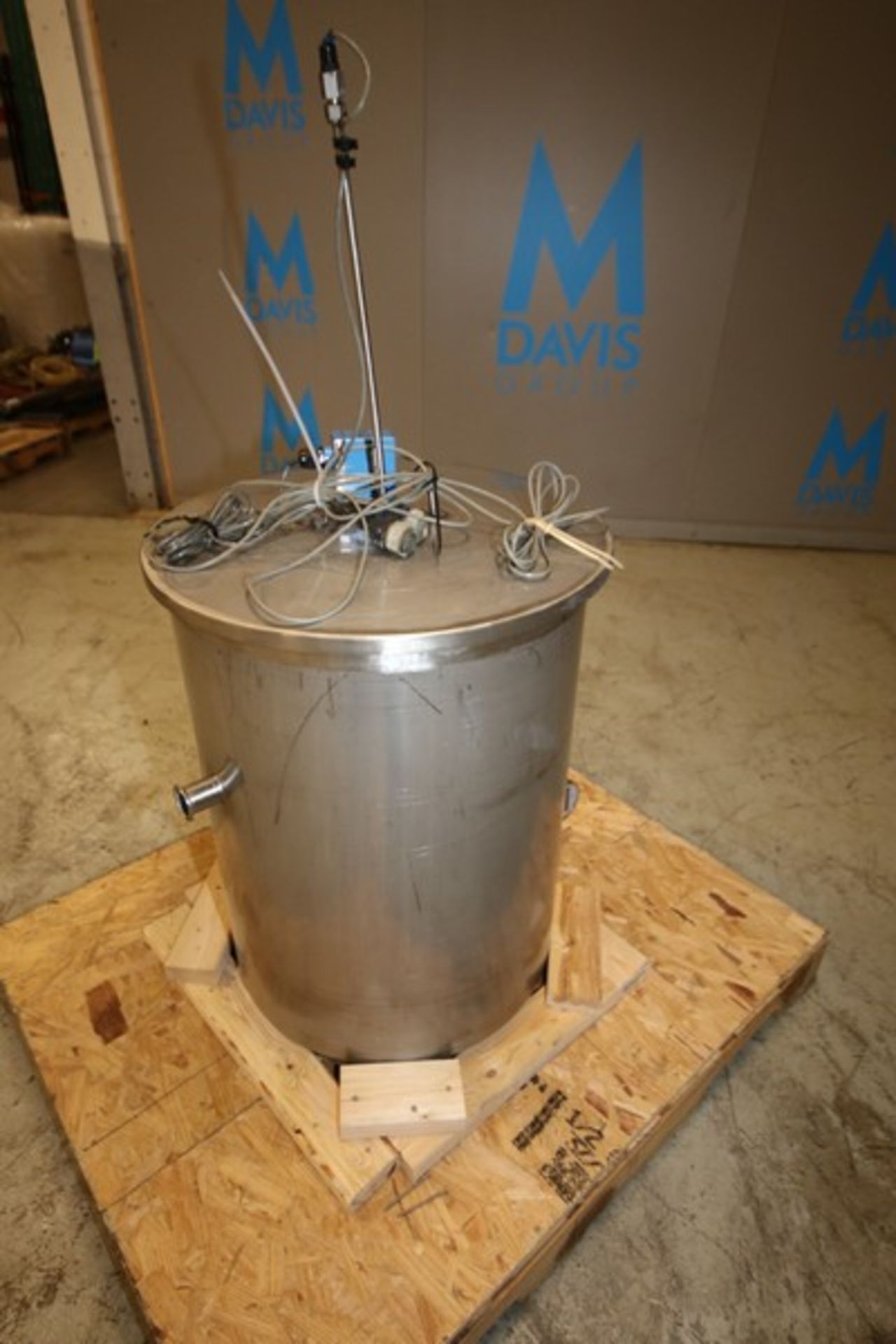 Aprox. 40 Gallon S/S Balance Tank, with (10) 1.5" CT Bottom Connections, Lid, (4) 1.5" CT Side - Image 4 of 7