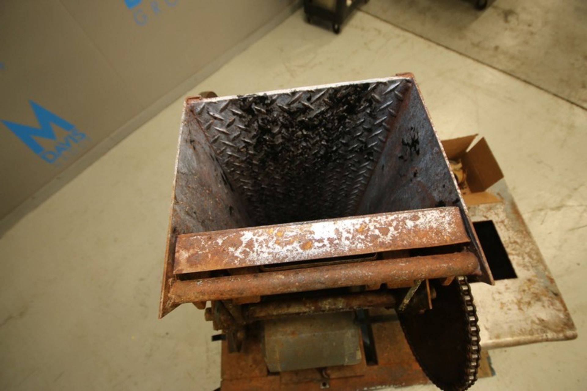 #10 Can Crusher with 11" L x 7" W Opening with Cover (INV#73270)(Located at the MDG Auction - Image 5 of 5