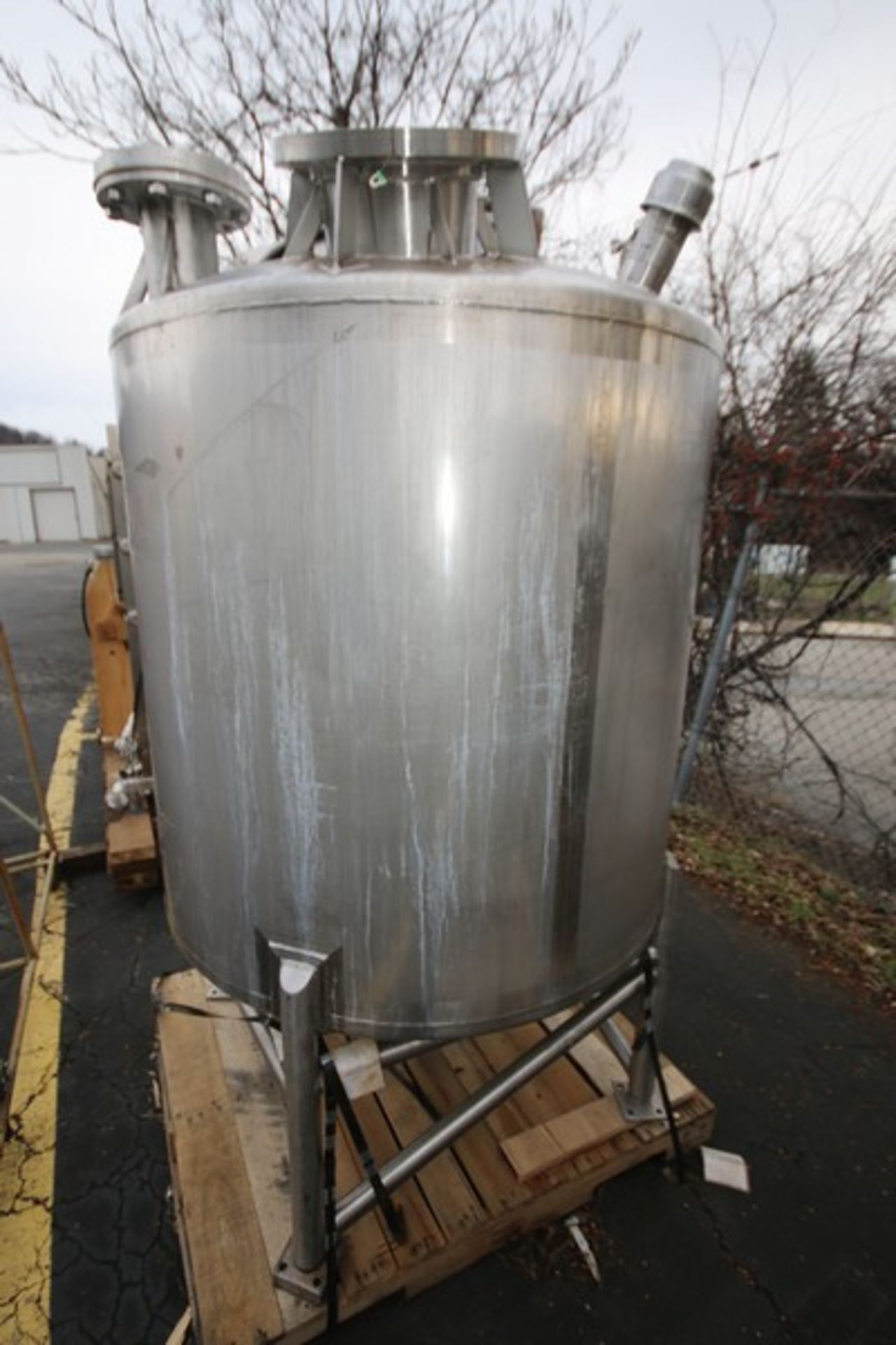 Aprox. 300 Gallon Dome Top, Dome Bottom Vertical S/S Tank with Top Hinged Man Door, Sprayball, - Image 4 of 7