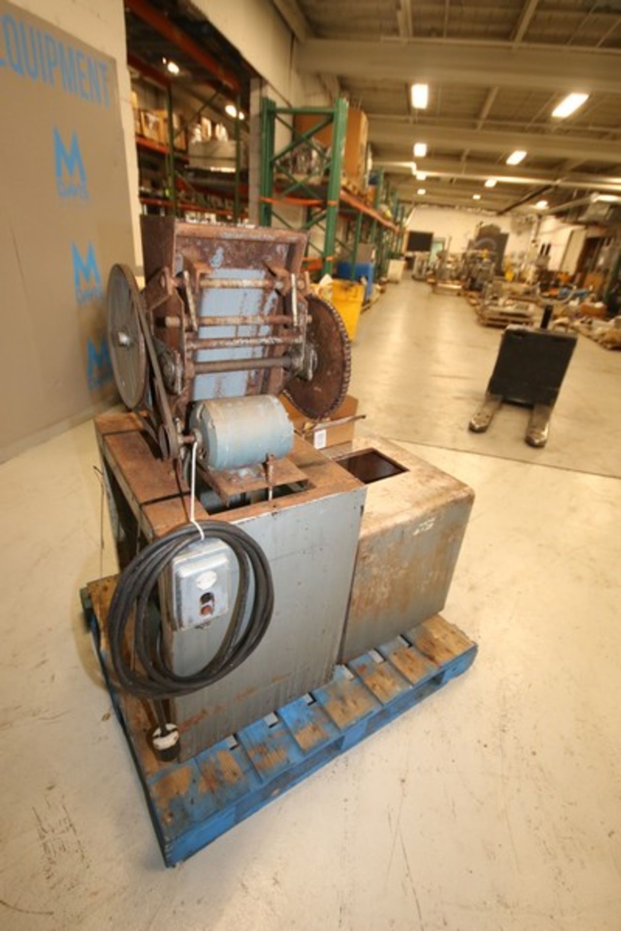 #10 Can Crusher with 11" L x 7" W Opening with Cover (INV#73270)(Located at the MDG Auction - Image 4 of 5
