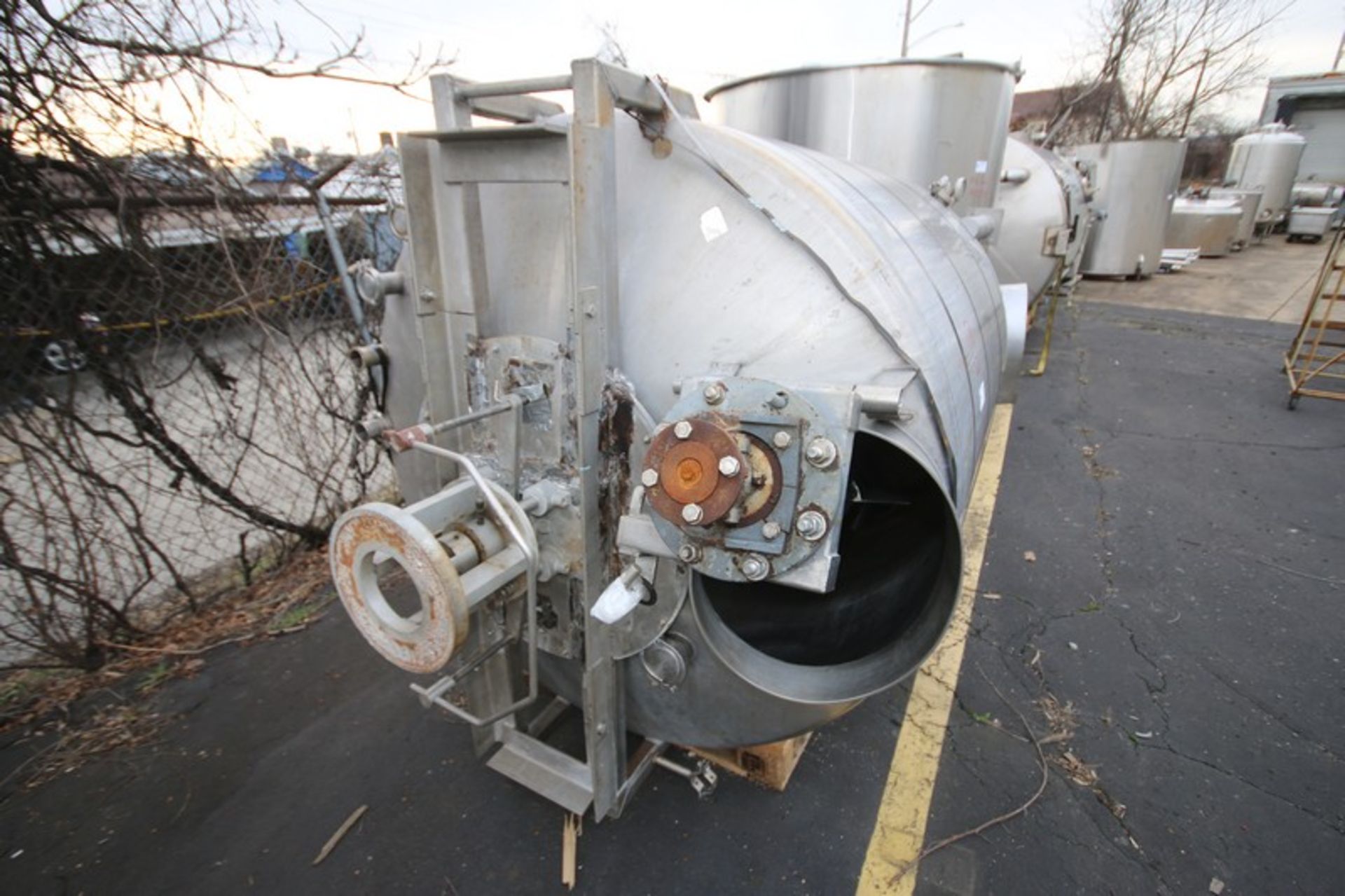 Aprox. 800 Gallon Dome Top, Dome Bottom Vertical S/S Tank, Single Wall, with(2) Vertical Agitator - Image 3 of 8