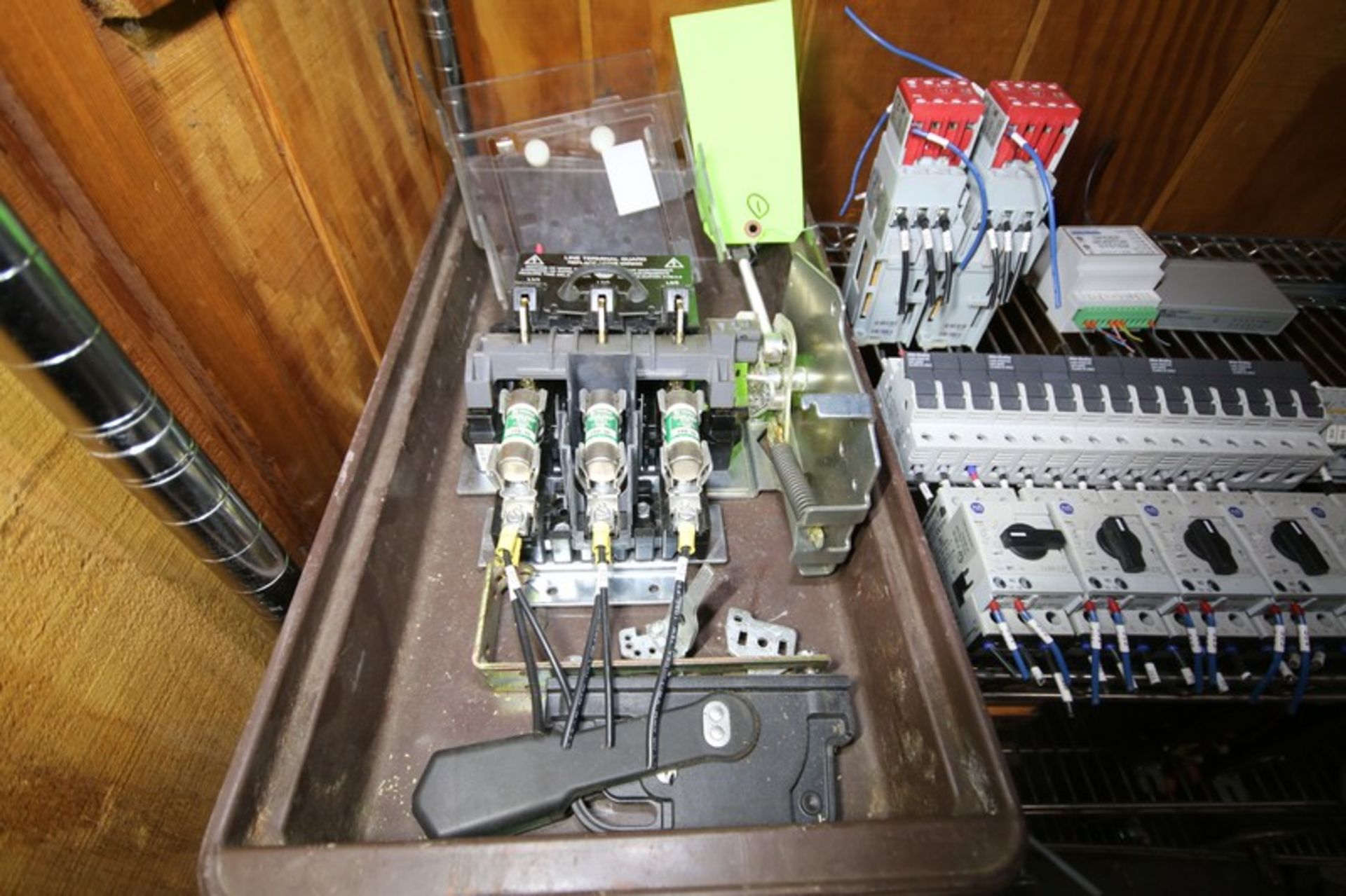 Lot of Assorted Control Cabinet Electrical Including Allen Bradley 30 Amp Main Switch Cat. No. - Image 2 of 8
