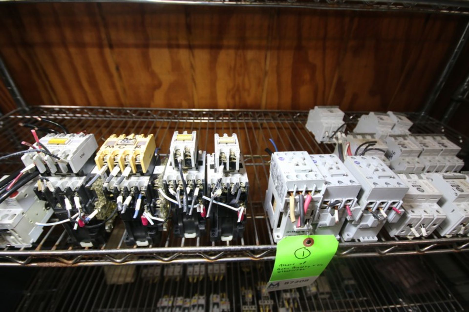 Assortment of Allen Bradley Control Cabinet Electrical Including Main Switch Fuse Cat. No. 194R- - Bild 3 aus 4