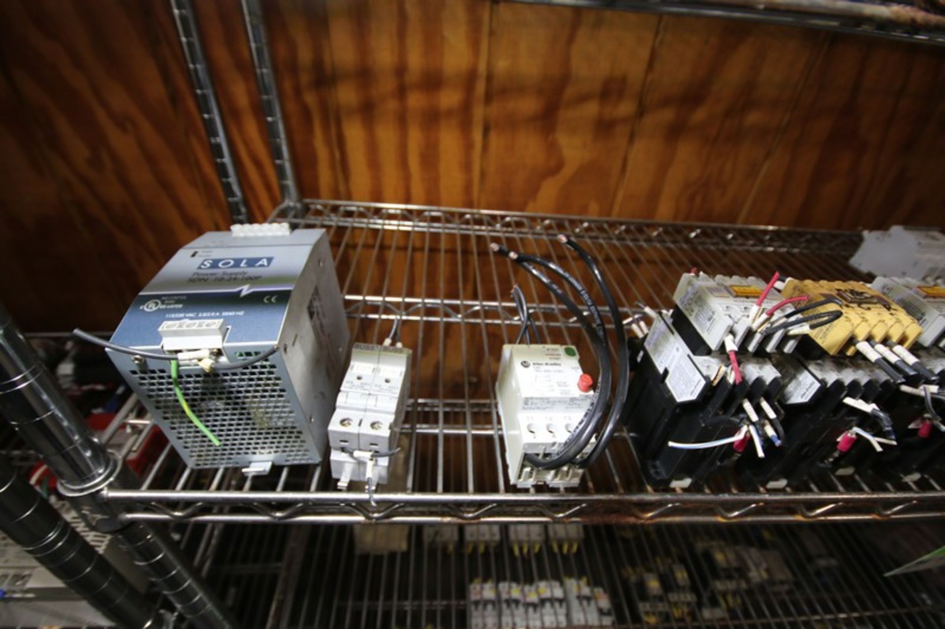 Assortment of Allen Bradley Control Cabinet Electrical Including Main Switch Fuse Cat. No. 194R- - Bild 4 aus 4