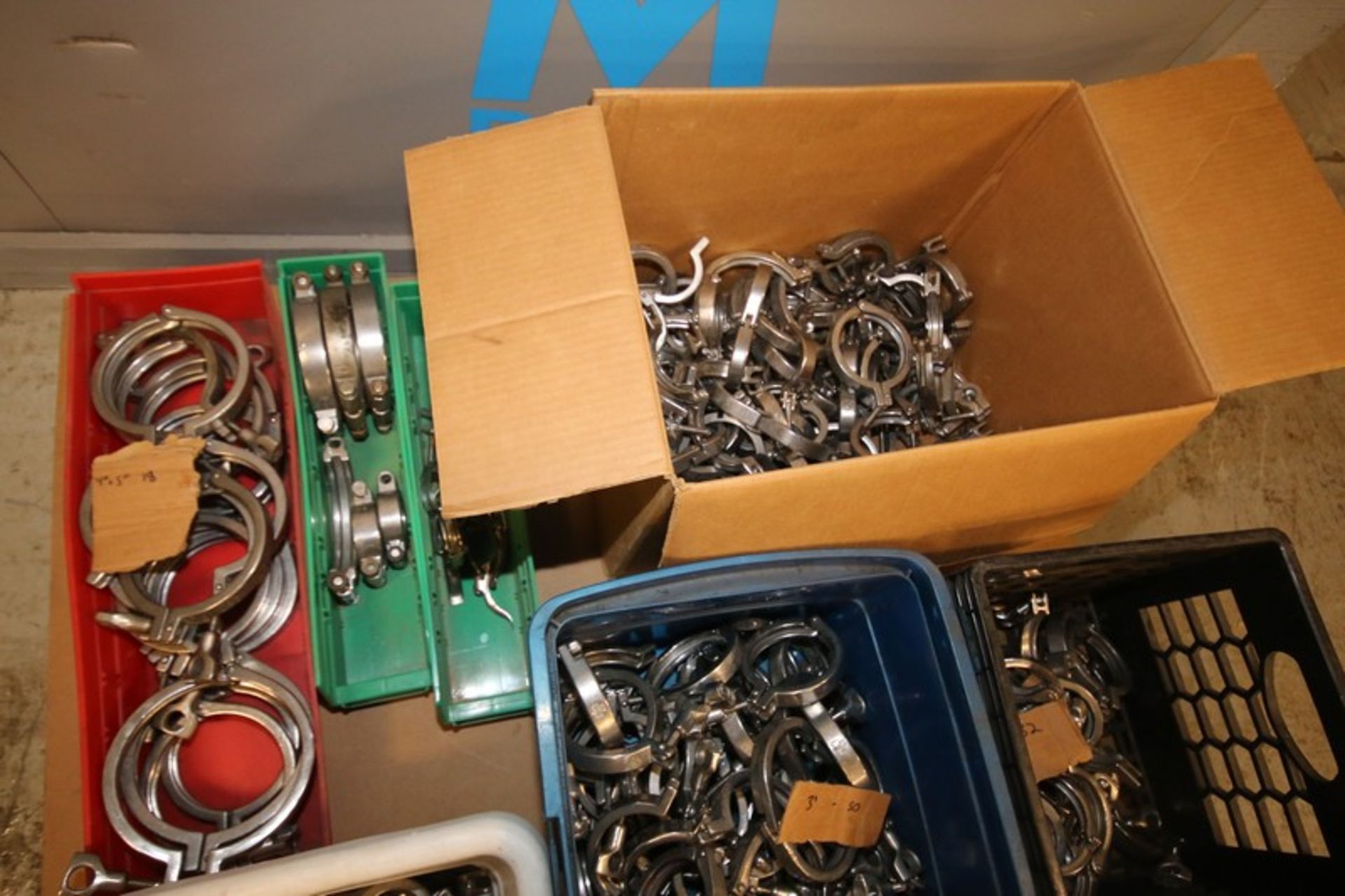 Aprox. 300 - 1", 1.5", 2.5", 3" & 4" Assorted S/S Clamps, Includes a Box Broke or Missing Parts - Image 3 of 3