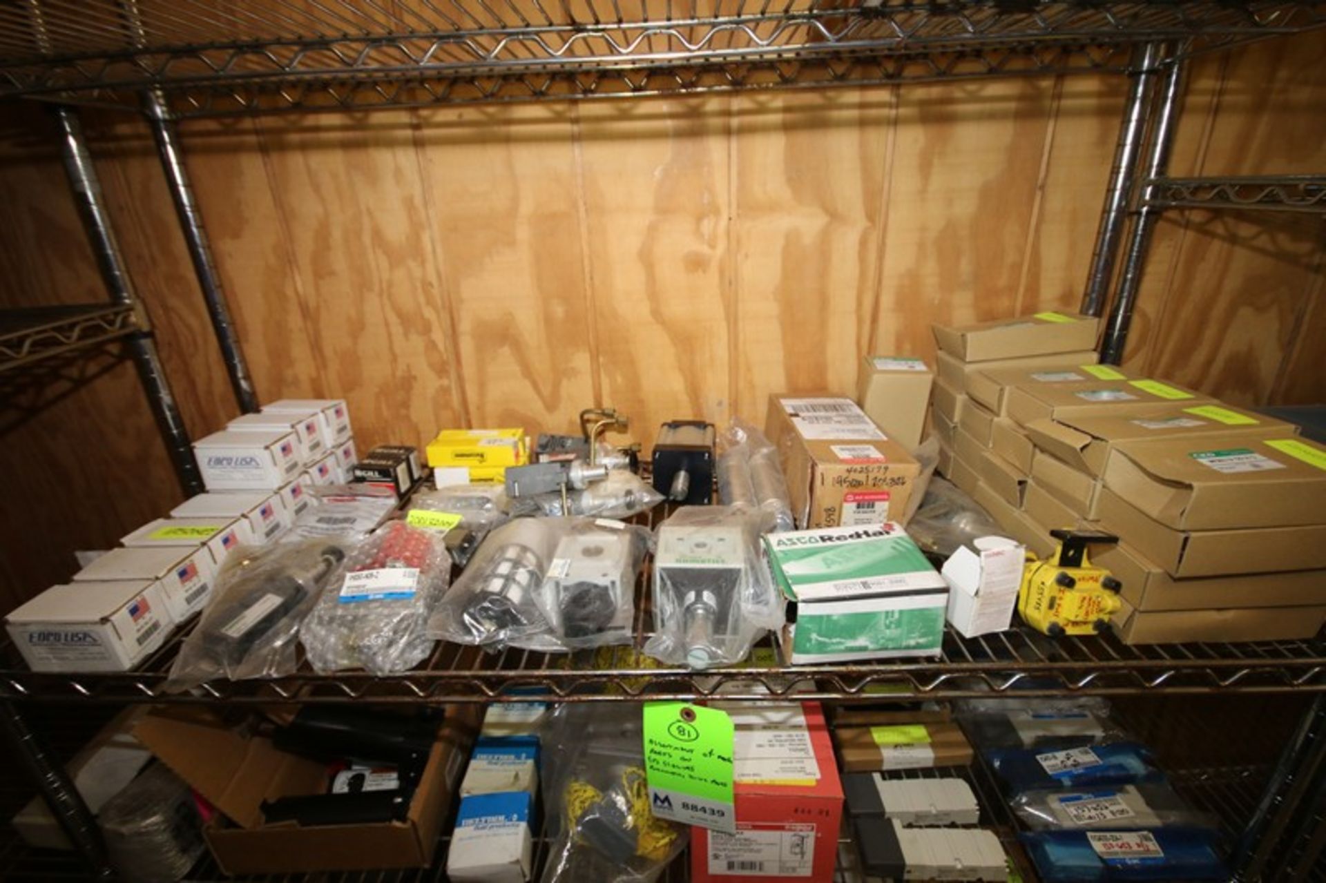 Assortment of Machine Parts on (4) Shelves Including Pneumatic Parts by Numatics, SMC, SMC, CKD - Bild 2 aus 5