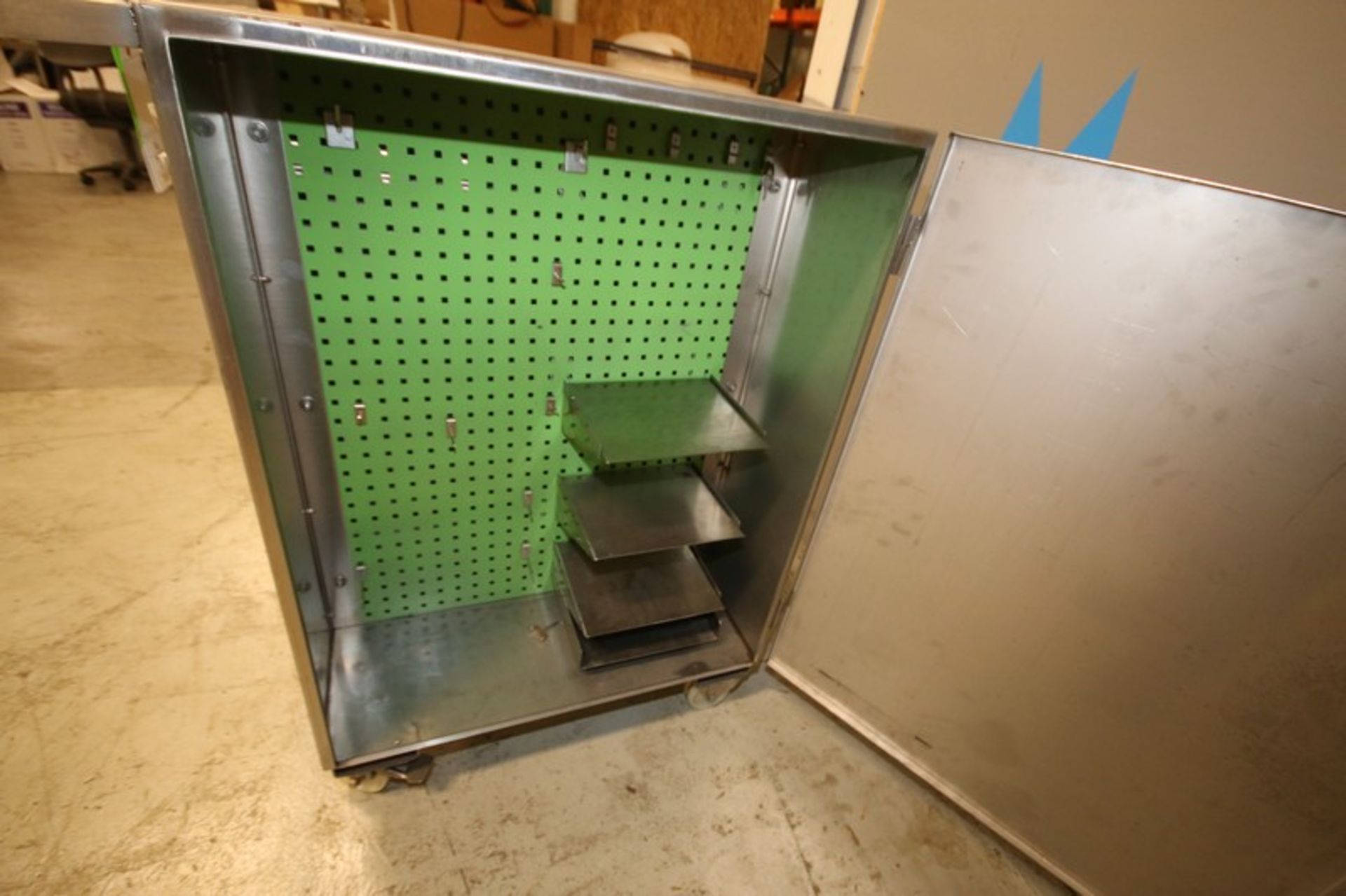 32" L x 25" W x 46" H S/S Portable Parts Cabinet (INV#87188)(Located @ the MDG Auction Showroom in - Bild 3 aus 3