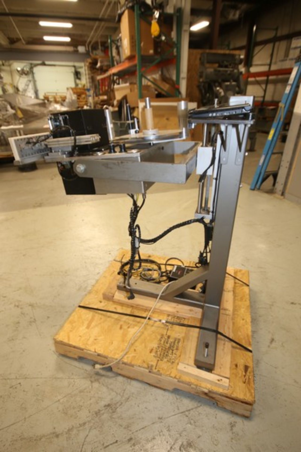 XPak Roll Fed Labeler, Model XP-A8200, SN SX052010, 115V, Mounted on Stand with Top Mounted Sato M- - Bild 5 aus 8